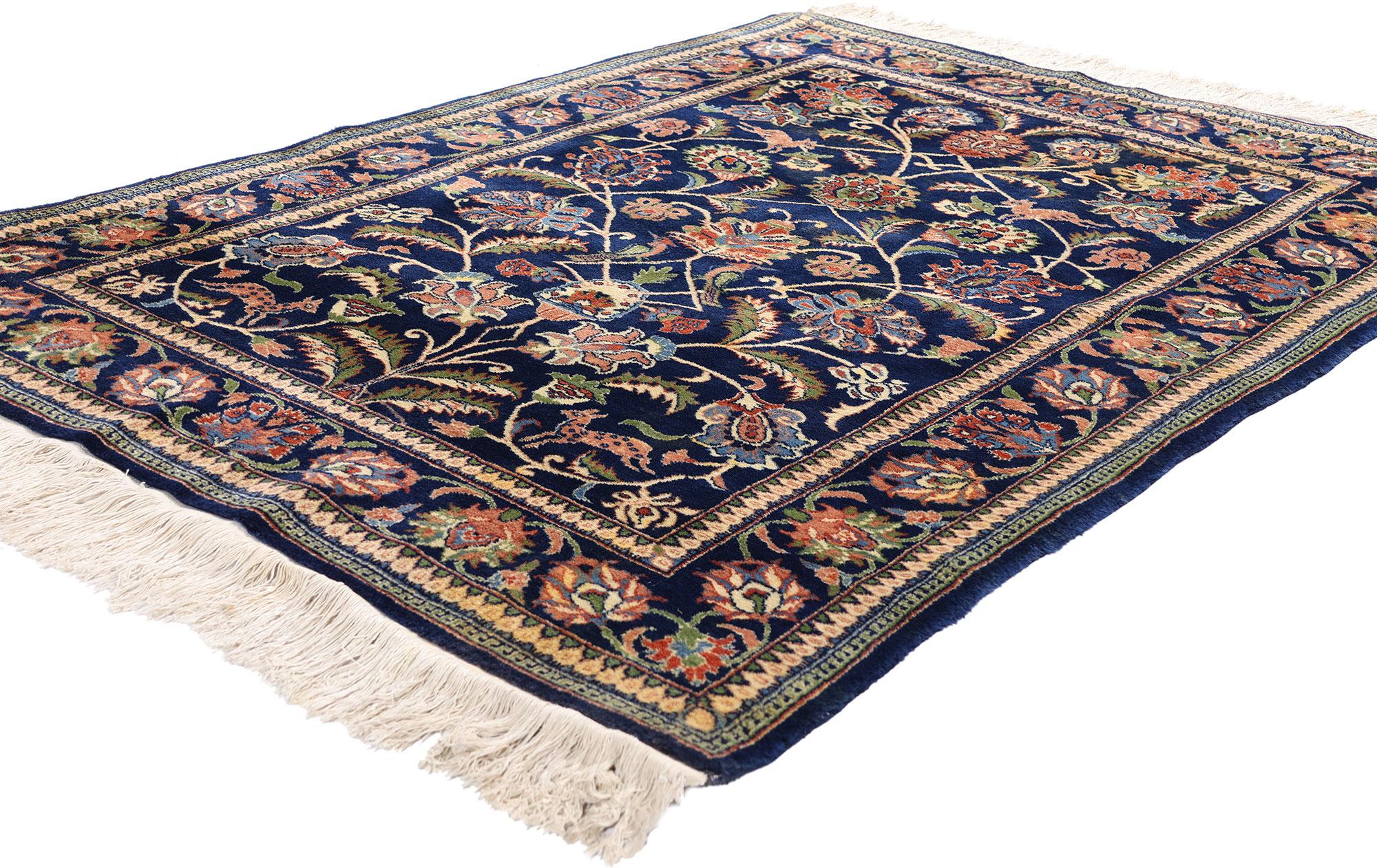 79242 Tappeto Tabriz cinese blu navy vintage, 04'01 x 05'09. Questo tappeto Tabriz cinese vintage in lana annodato a mano è un raro tesoro di raffinata eleganza, un capolavoro intrecciato che parla a chi apprezza l'esclusività della vera arte.