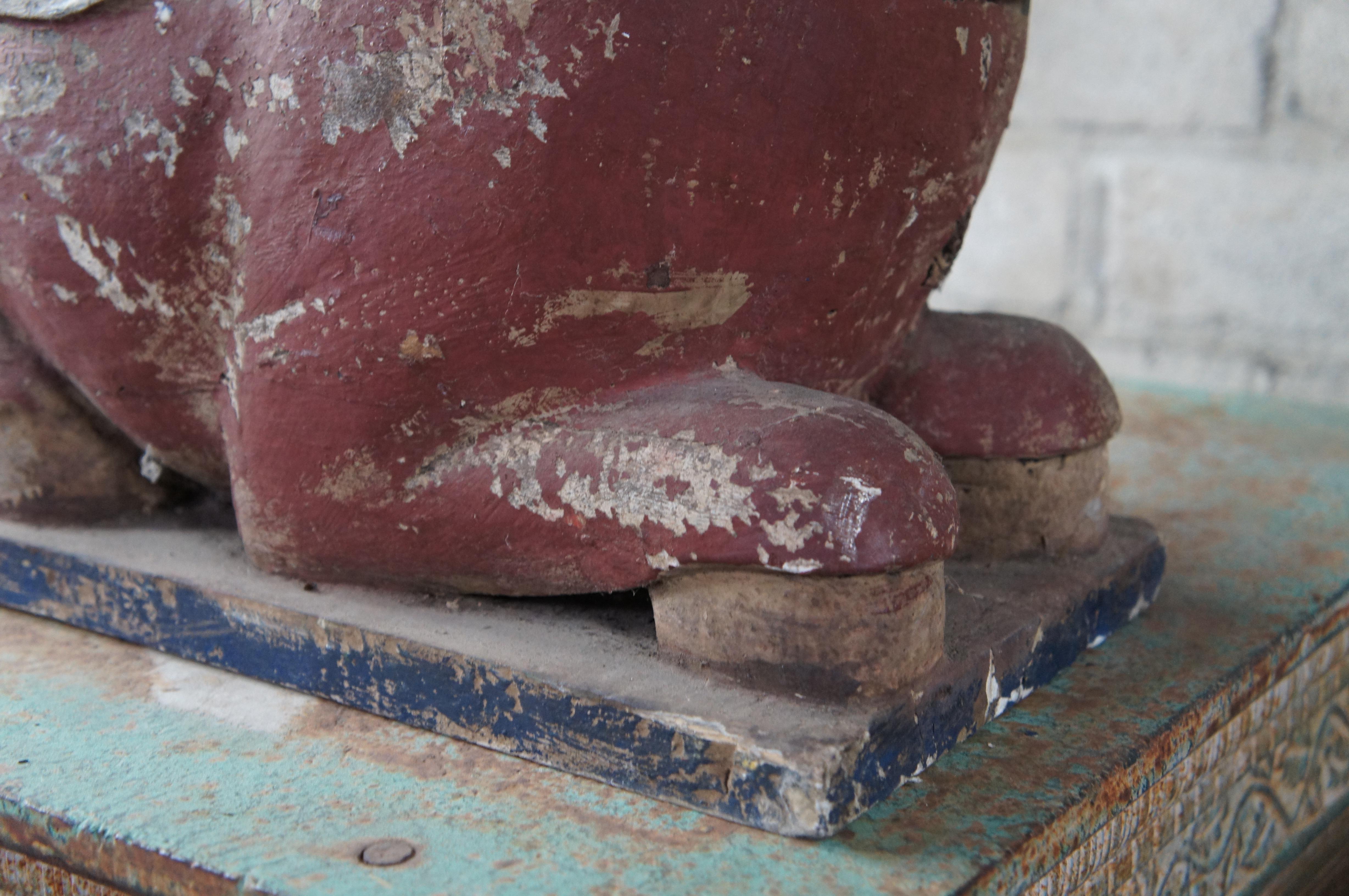 Escultura china vintage de madera policromada Estatuilla de caballo Madera dura en venta