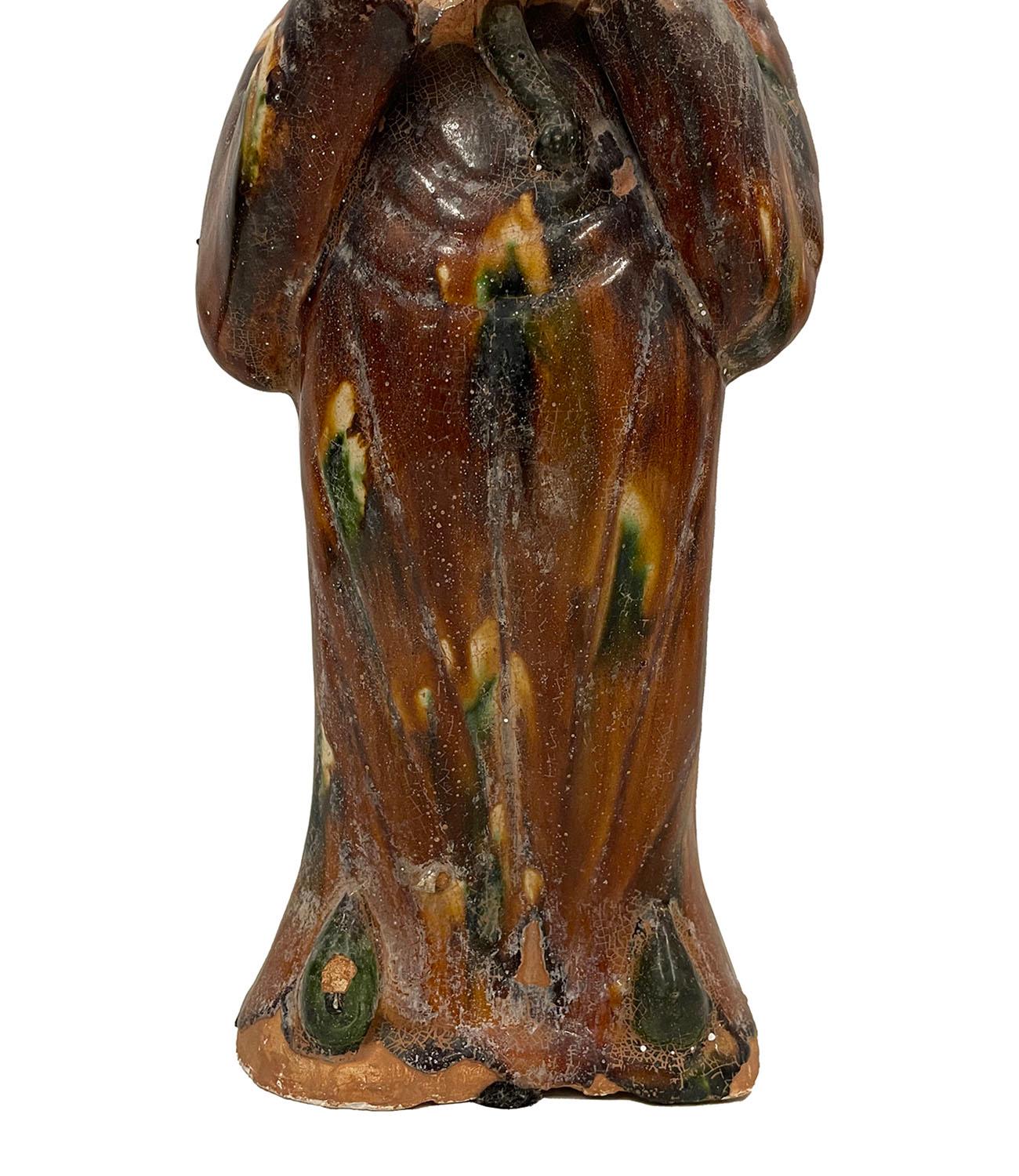 Esportazione cinese Statua di tomba in ceramica smaltata cinese d'epoca Tang tricolore in vendita