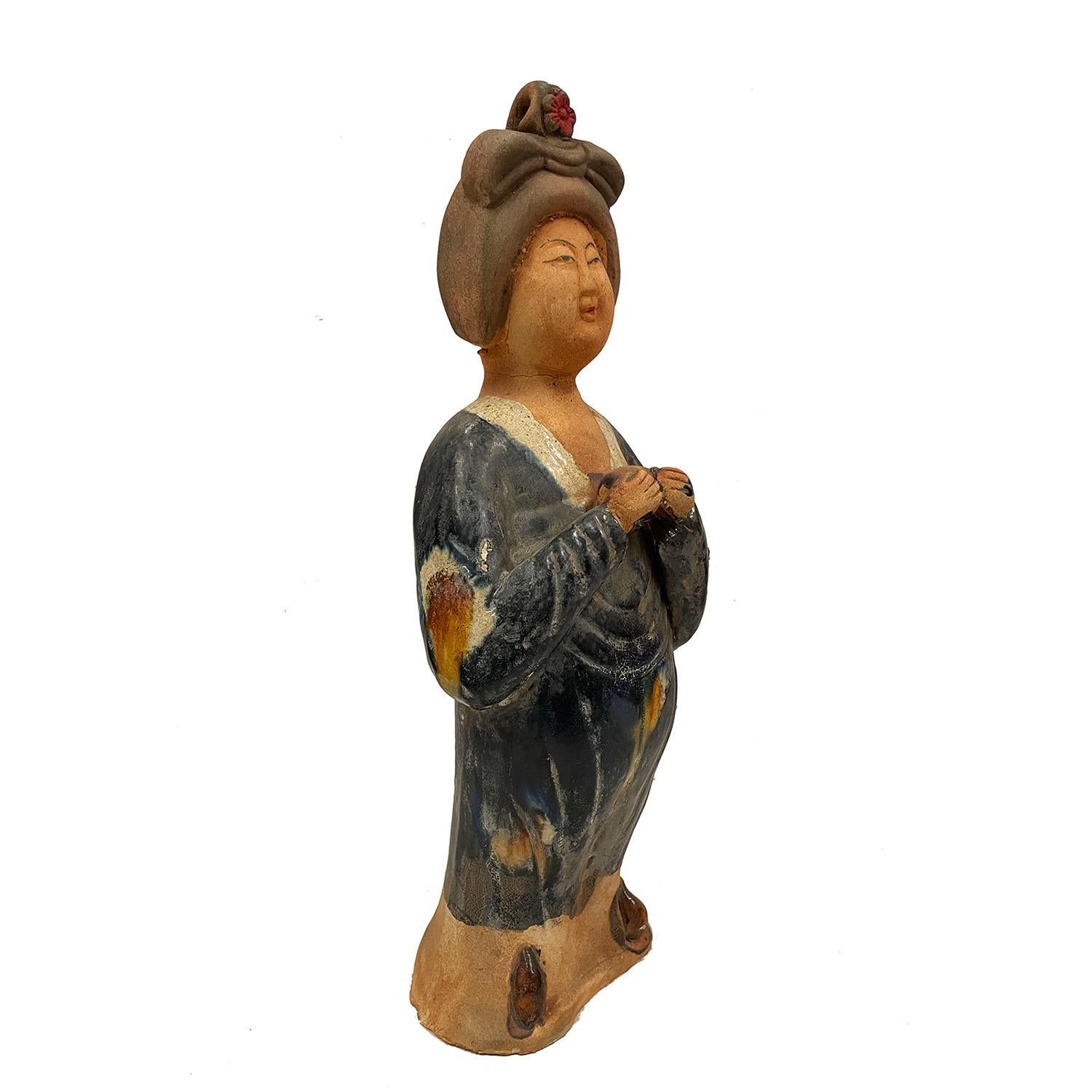 Cinese Statua di tomba in ceramica smaltata cinese d'epoca Tang tricolore in vendita