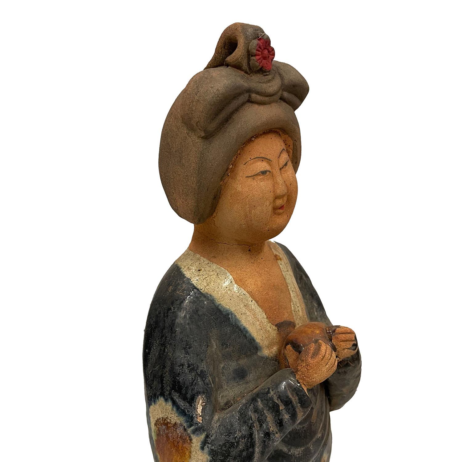 Intagliato a mano Statua di tomba in ceramica smaltata cinese d'epoca Tang tricolore in vendita