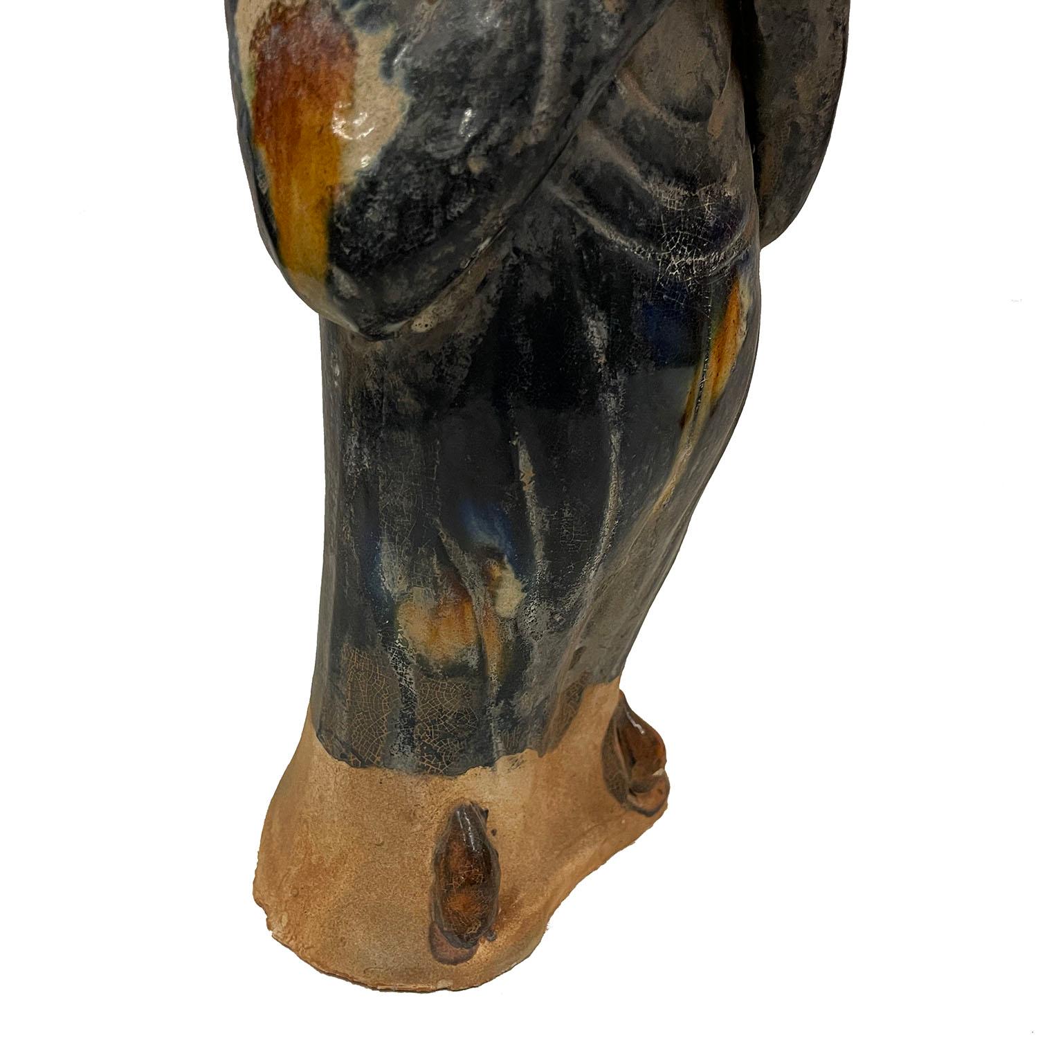 Statua di tomba in ceramica smaltata cinese d'epoca Tang tricolore In condizioni buone in vendita a Pomona, CA