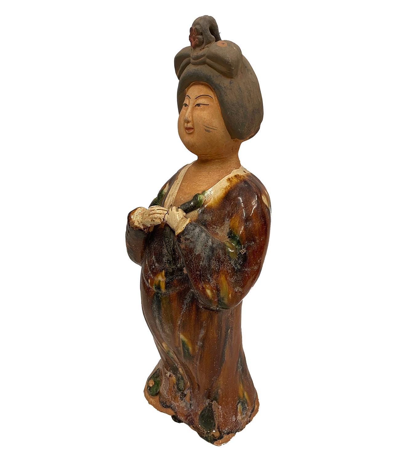 XX secolo Statua di tomba in ceramica smaltata cinese d'epoca Tang tricolore in vendita