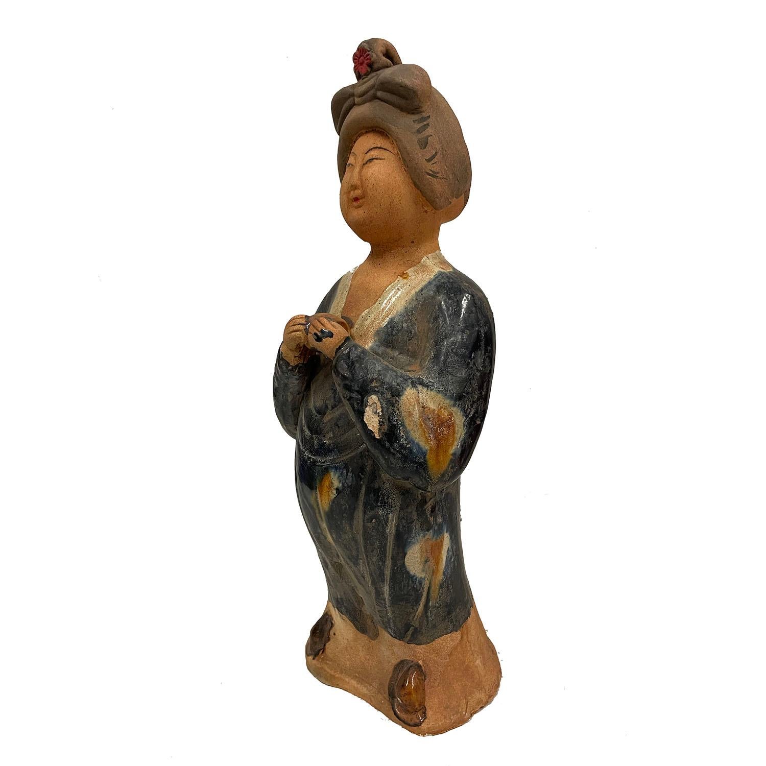 XX secolo Statua di tomba in ceramica smaltata cinese d'epoca Tang tricolore in vendita