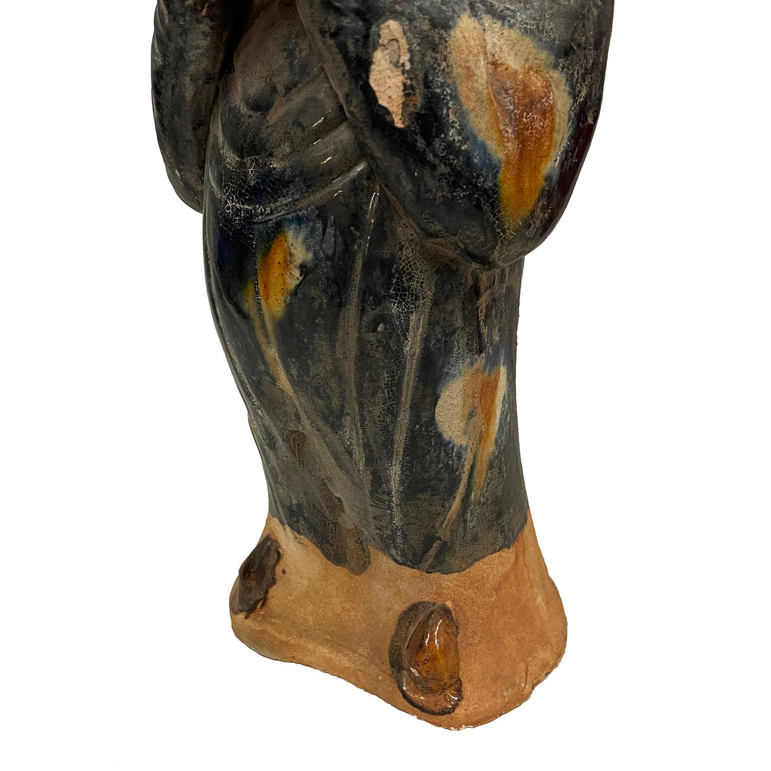 Statua di tomba in ceramica smaltata cinese d'epoca Tang tricolore in vendita 1