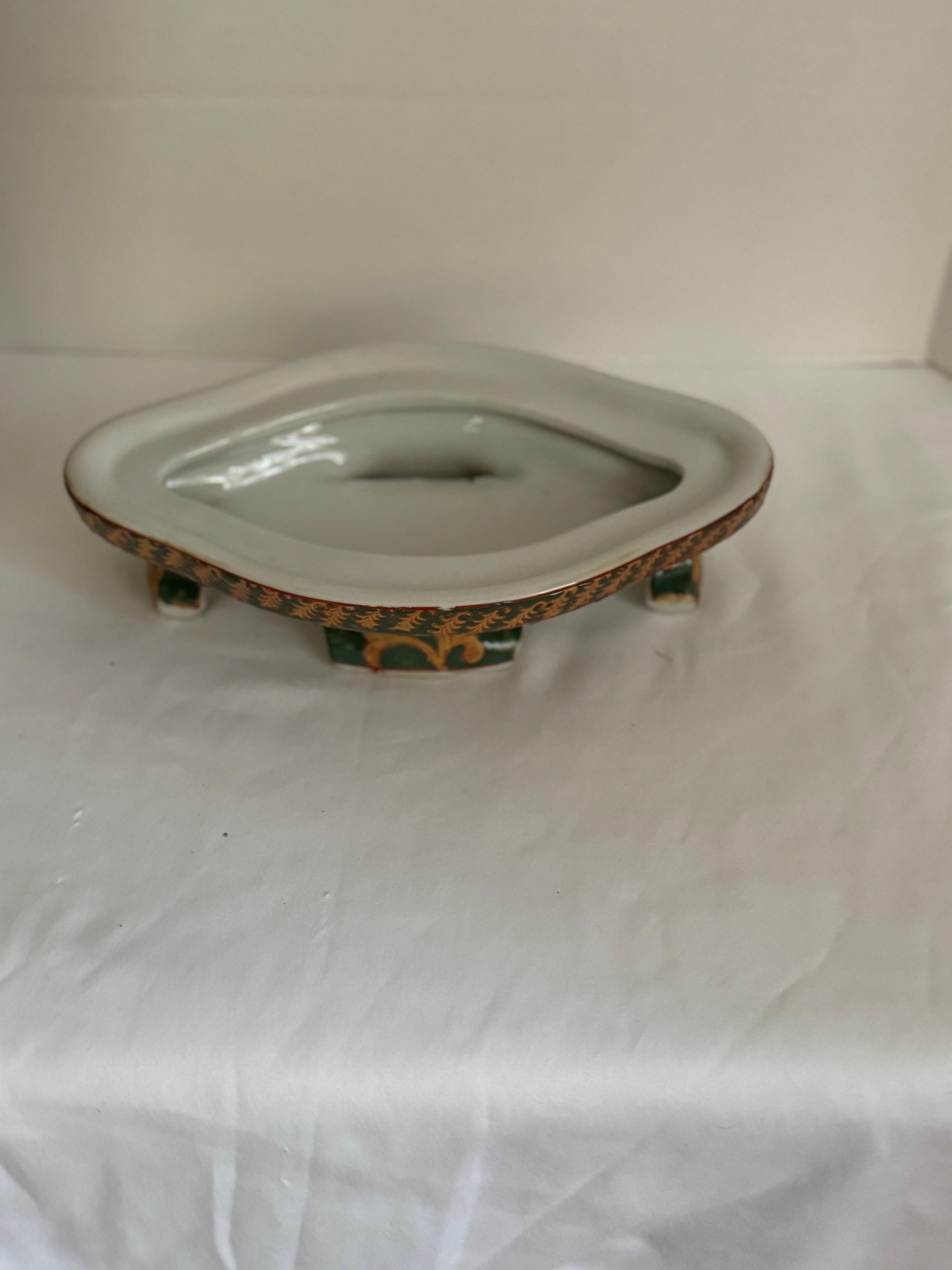 Esportazione cinese Vaso e sottovaso in porcellana con disegno di arazzo cinese d'epoca in vendita