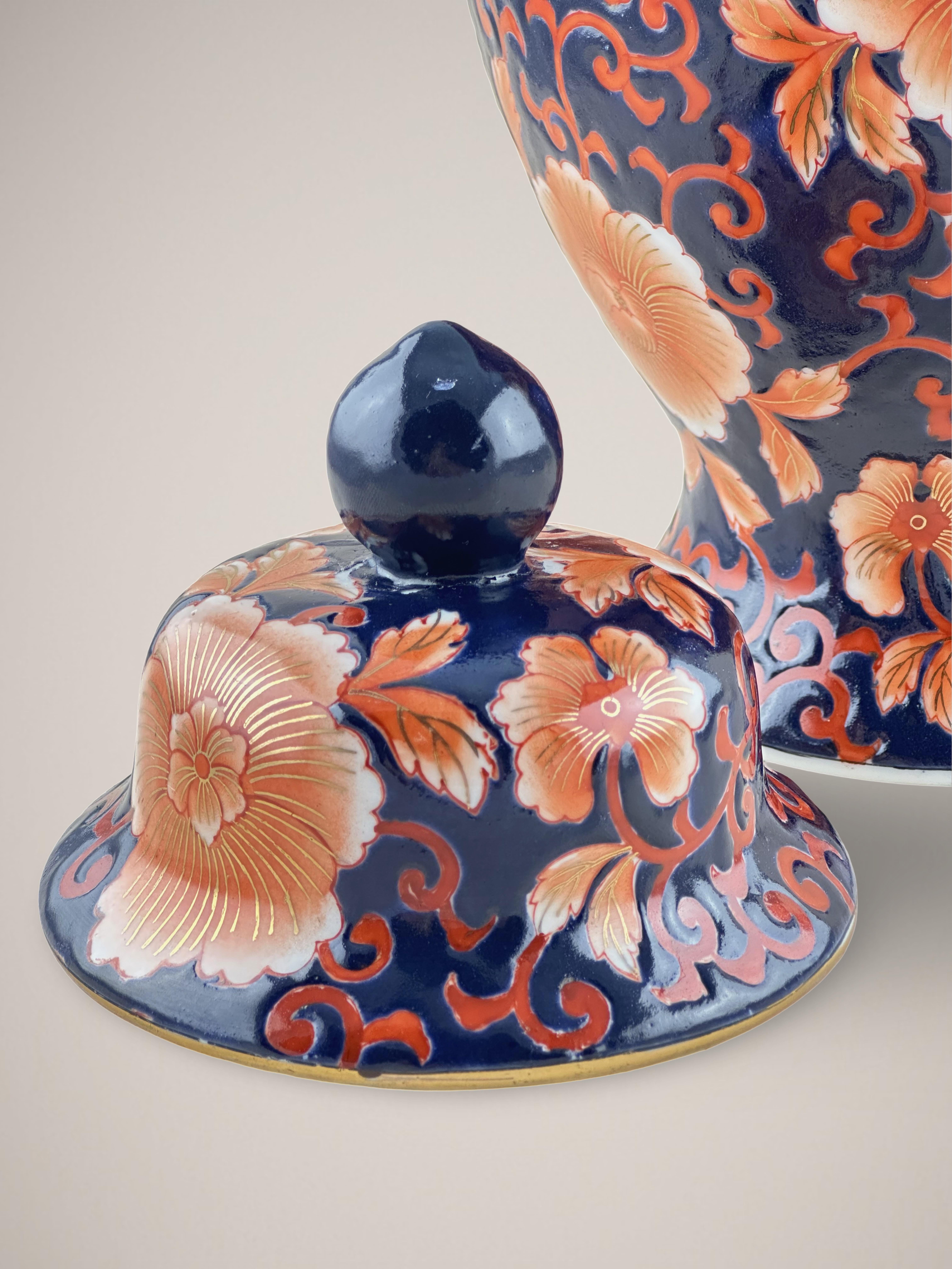 Glazed Vintage Chinese Temple Jar Imari Qianlong Style  For Sale