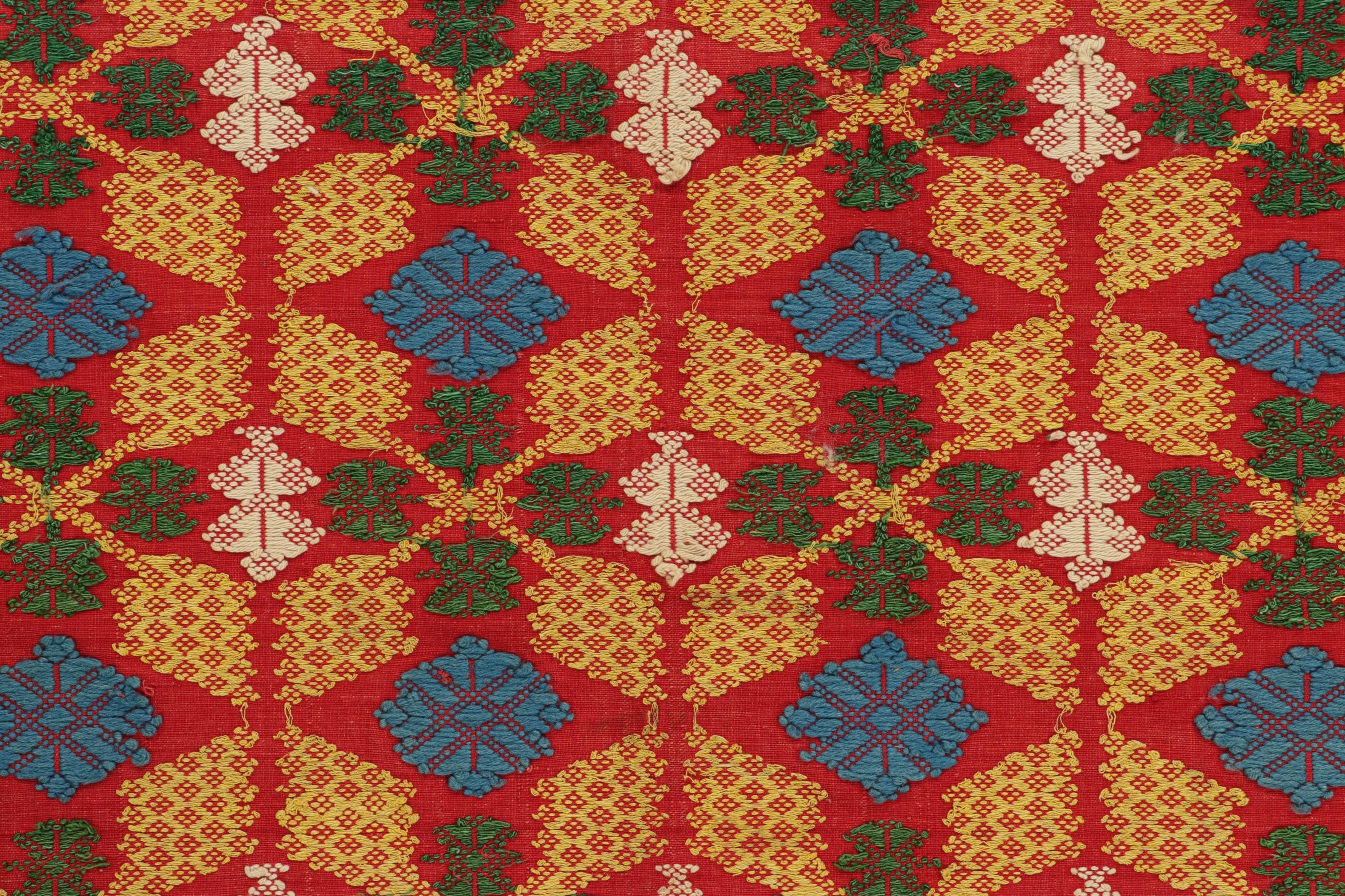 Chinois Textile chinois vintage, rouge avec brocart géométrique vibrant - Rug & Kilim en vente