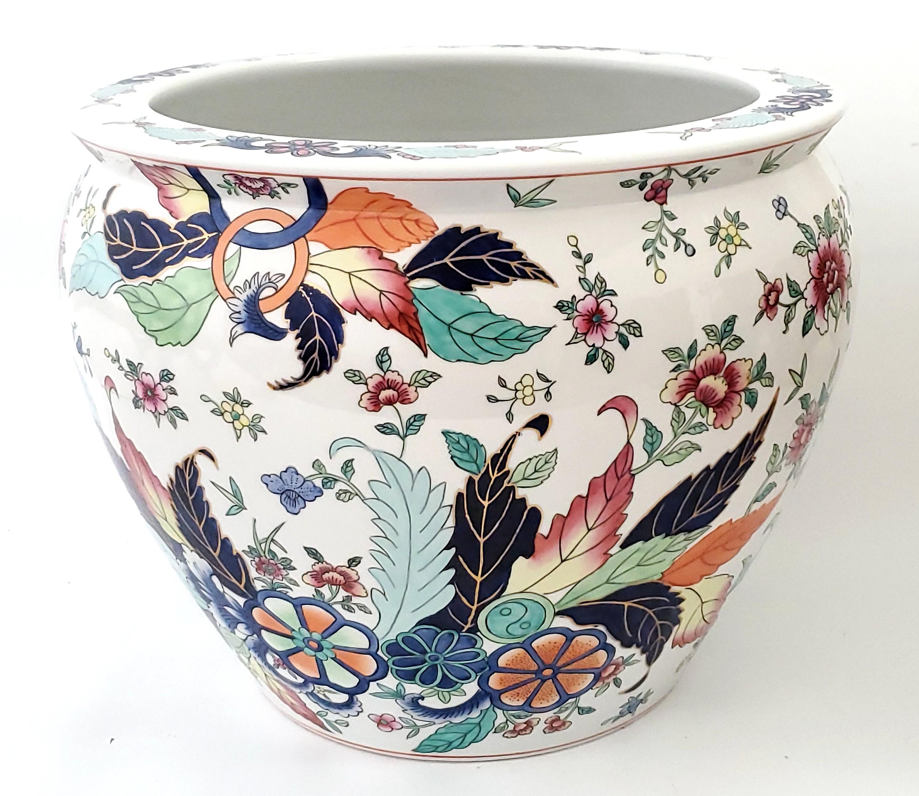 Vintage Chinese Tobacco Leaf Planter Hand Painted Porcelain with Wood Stand In Good Condition For Sale In Miami, FL