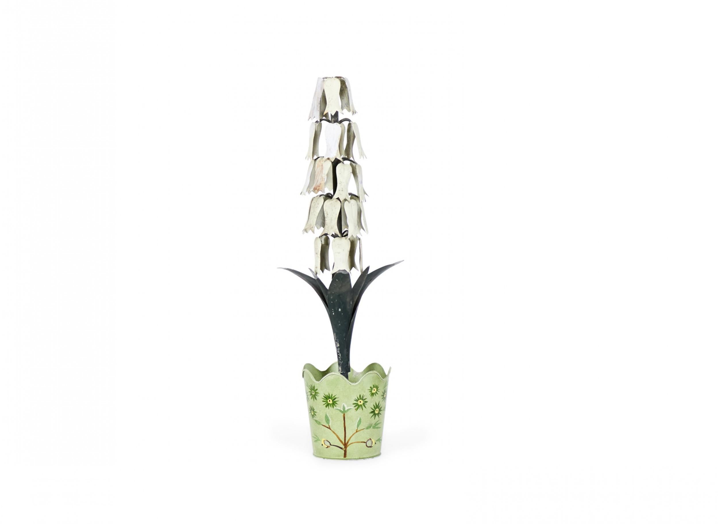 Vintage Chinese Tole und Eisen Potted Flower Skulptur im Zustand „Gut“ im Angebot in Queens, NY