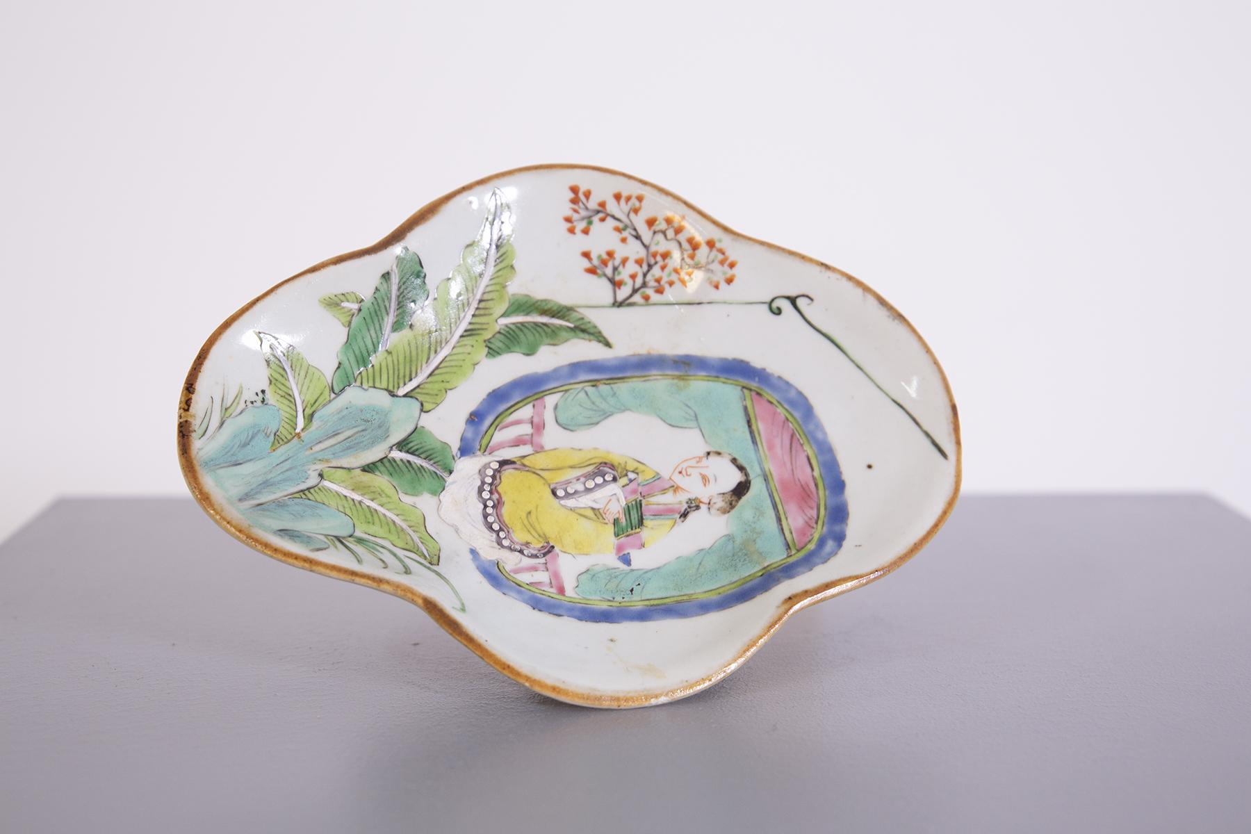 Plateau chinois vintage en céramique peint à la main Bon état - En vente à Milano, IT