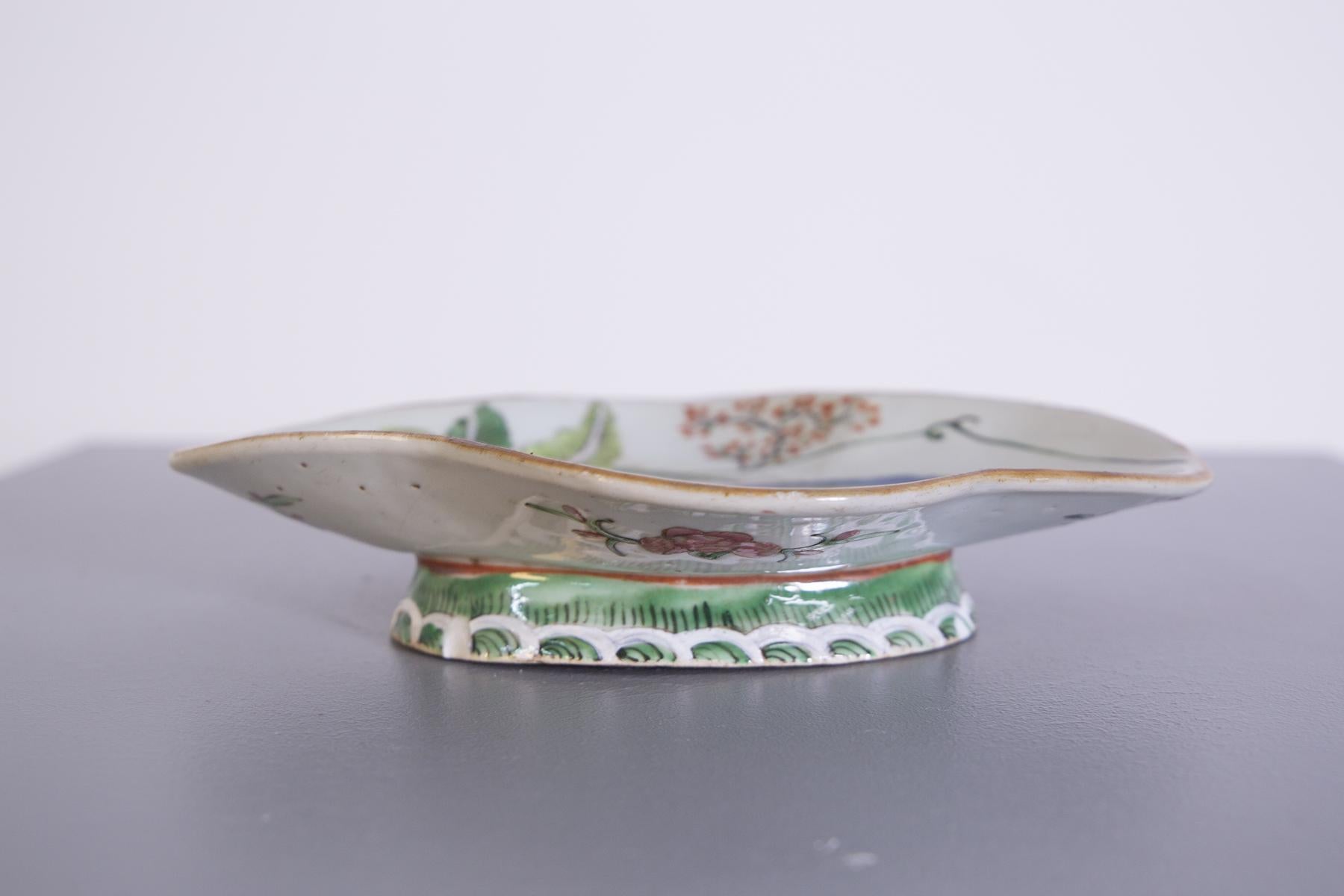 20ième siècle Plateau chinois vintage en céramique peint à la main en vente