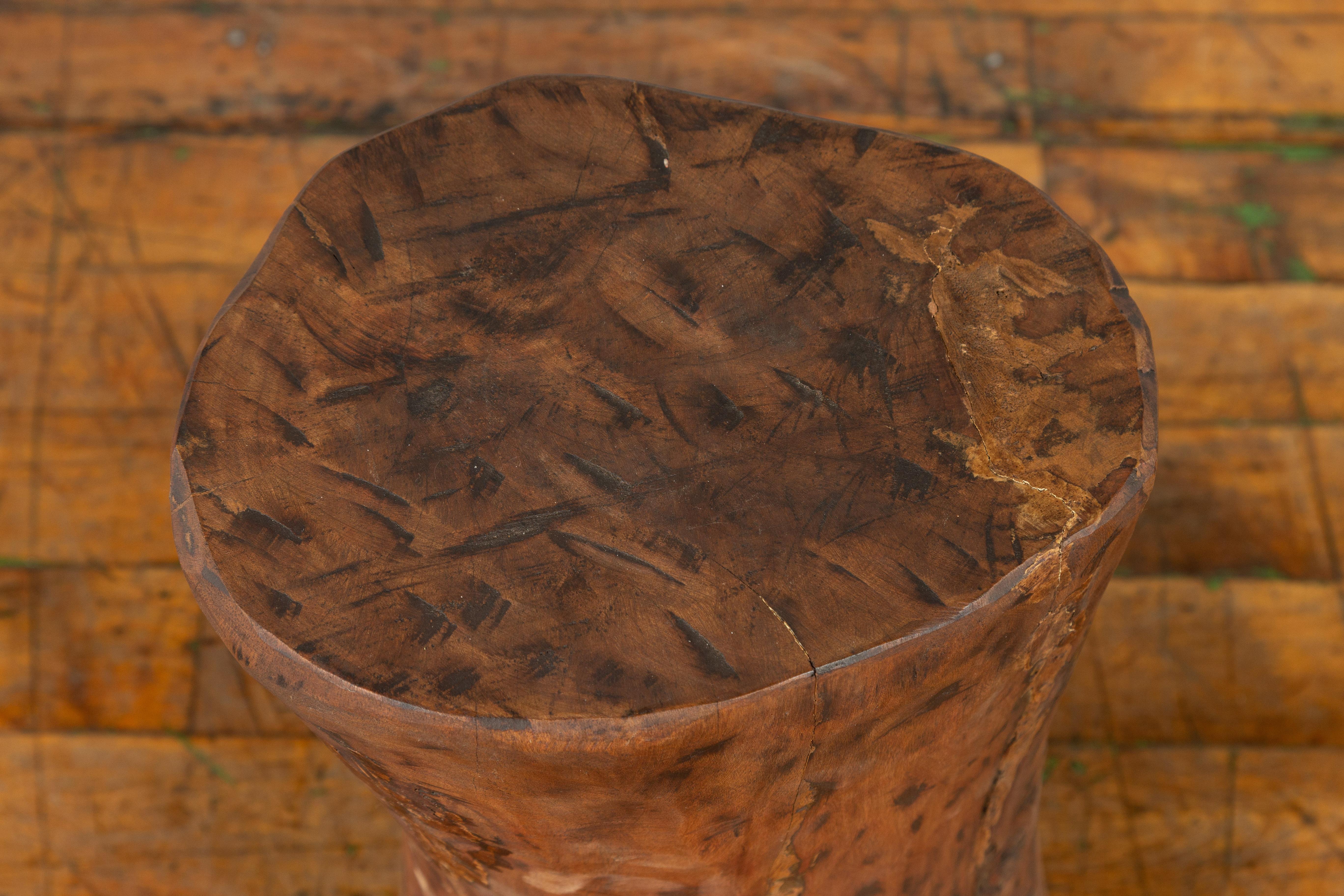Chinesischer Baumstumpf-Holzsockel mit rustikaler charakteristischem Muster im Angebot 9