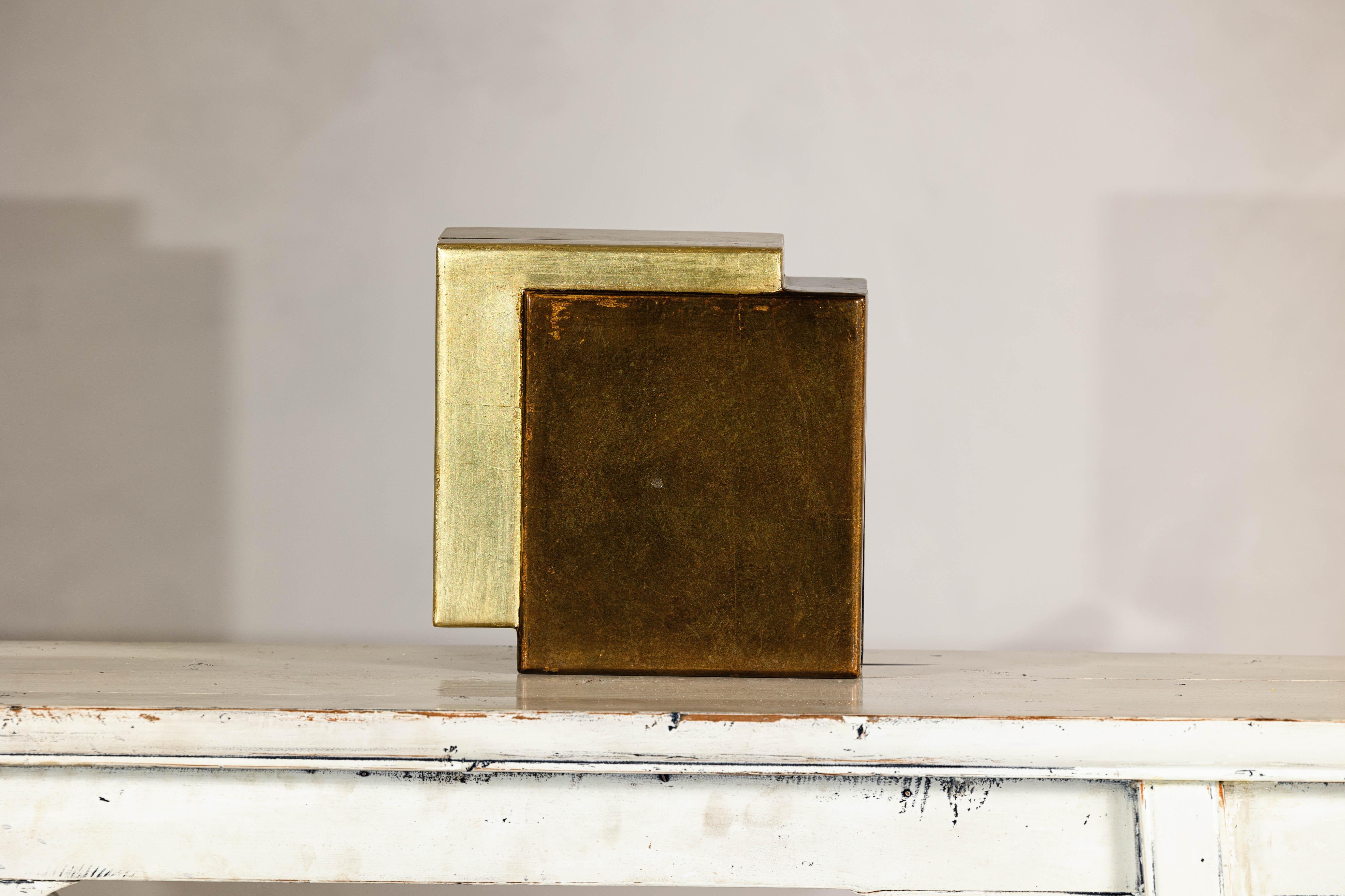 Vintage Chinese Two-Toned Gilded Wooden Box – Decorative Storage Accent Piece For Sale 8