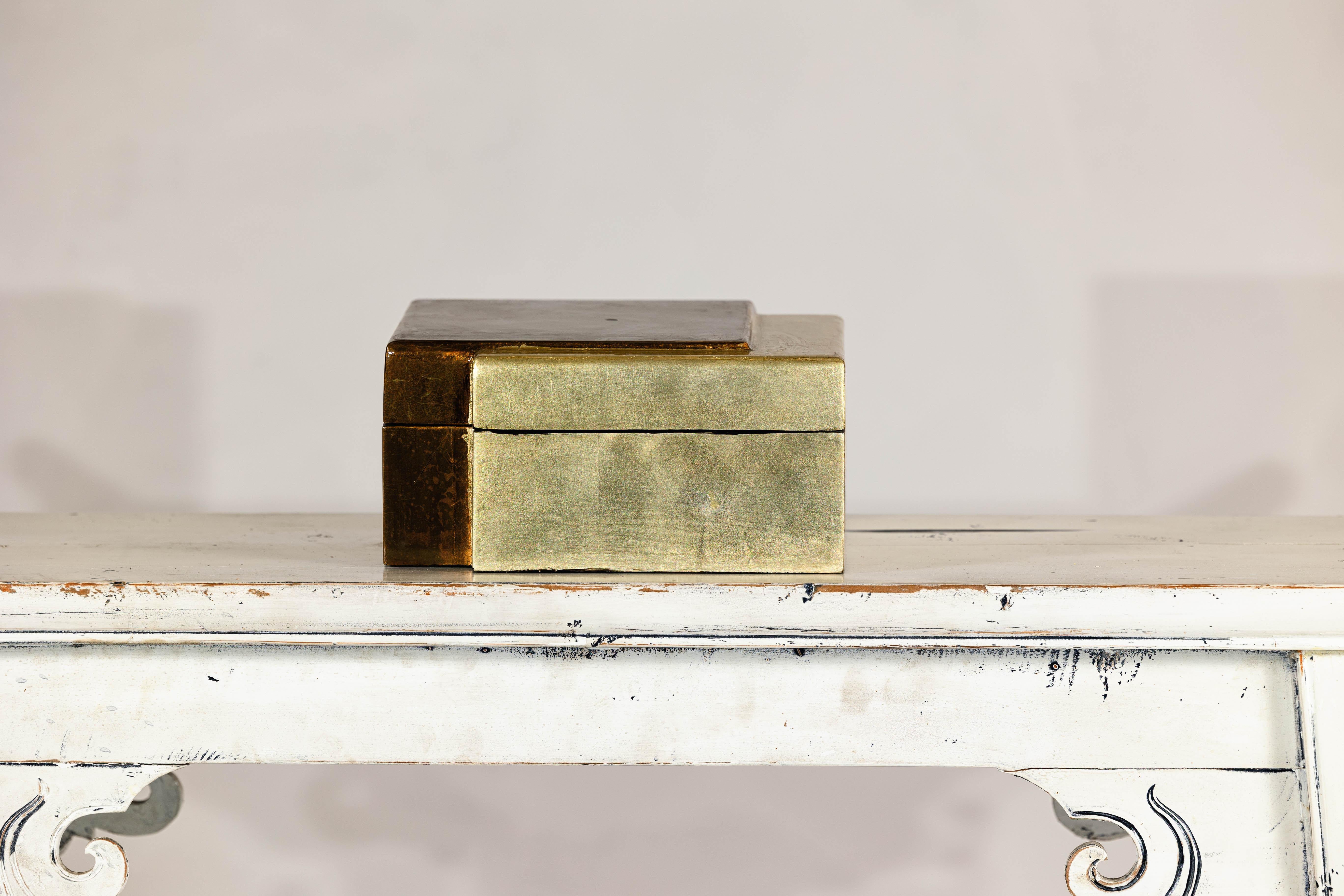 Vintage Chinese Two-Toned Gilded Wooden Box – Decorative Storage Accent Piece For Sale 3