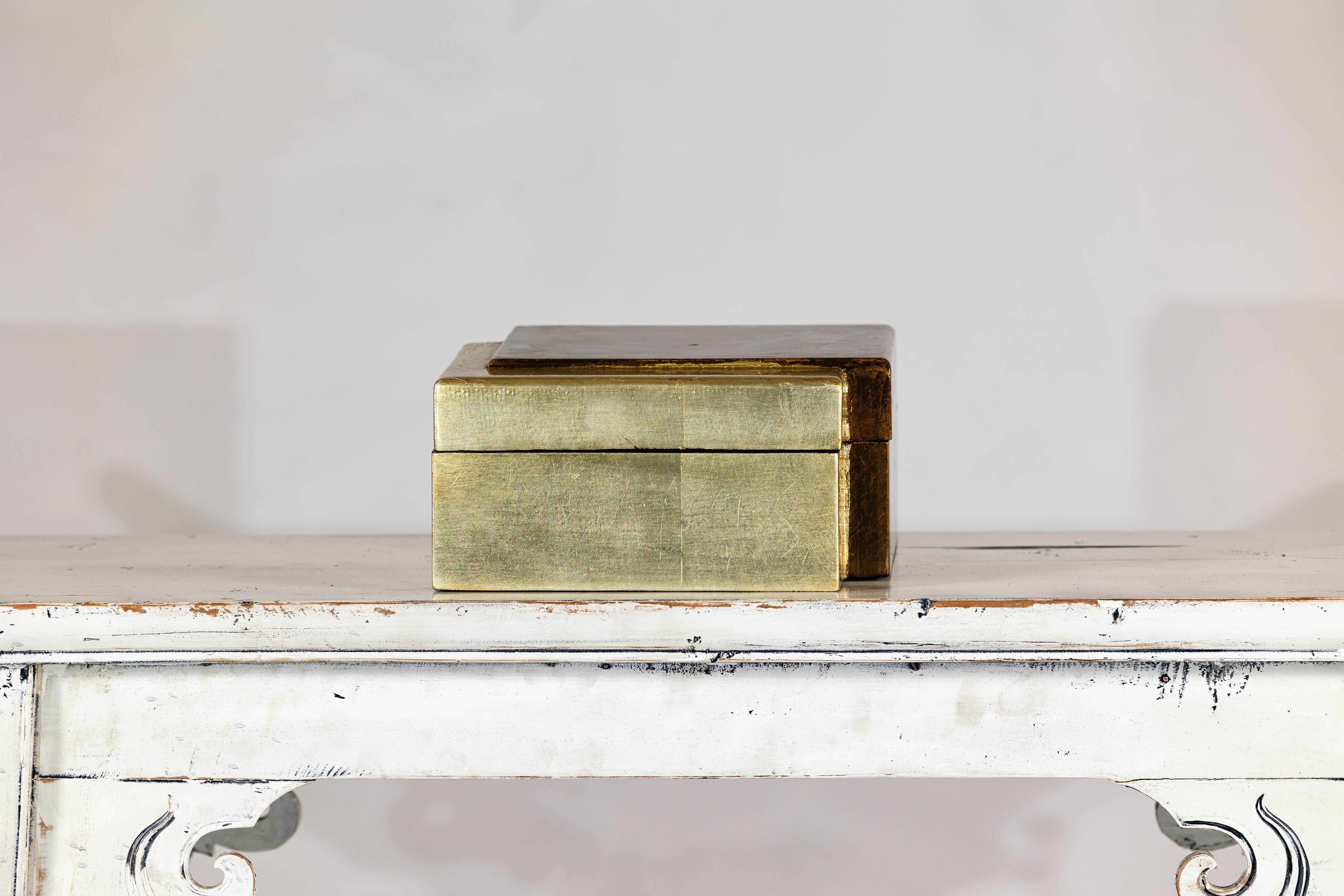 Vintage Chinese Two-Toned Gilded Wooden Box – Decorative Storage Accent Piece For Sale 4