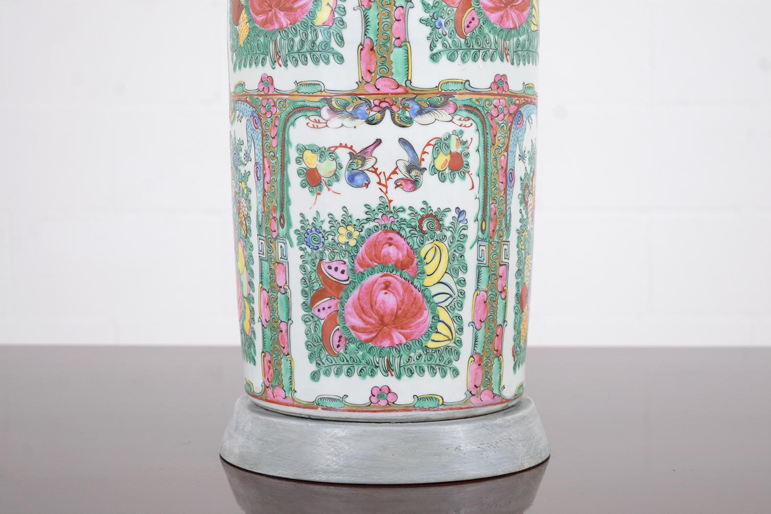 Vintage Chinese Porcelain Umbrella Stand In Good Condition For Sale In Los Angeles, CA