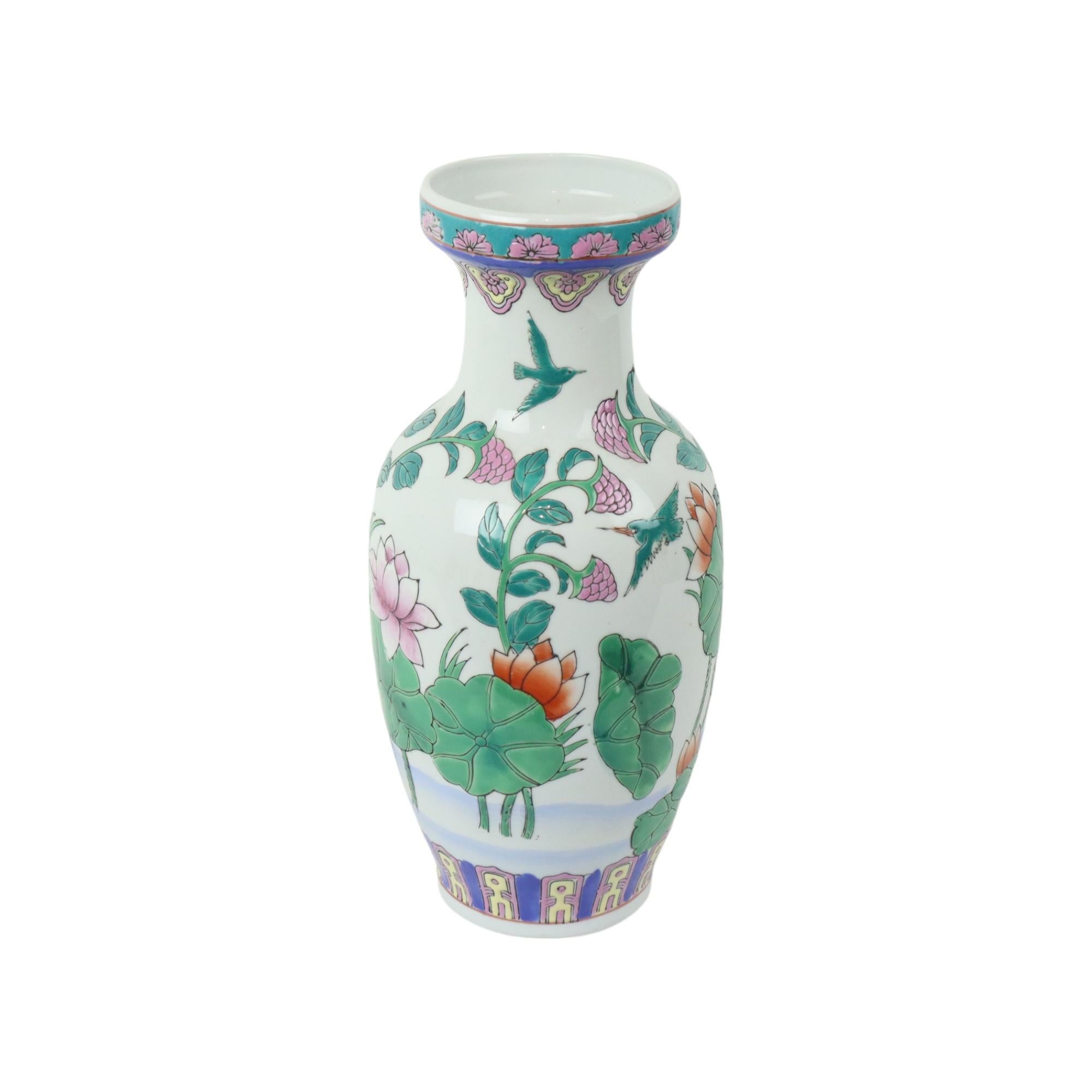 Smalto Vaso cinese d'epoca con ninfee in porcellana smaltata 32 cm in vendita