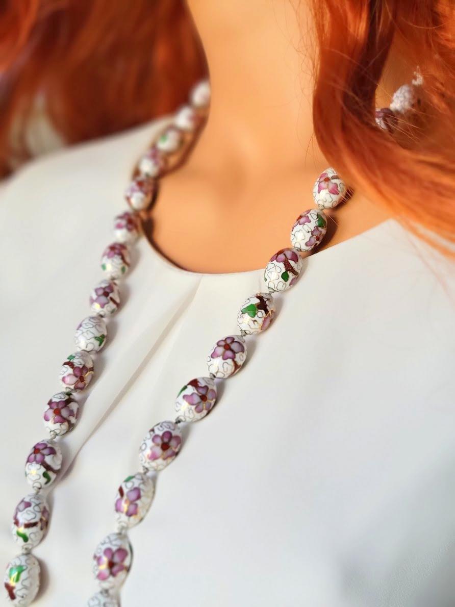 Vintage Chinese White Enamel Cloisonné Necklace In Good Condition For Sale In Chesterland, OH