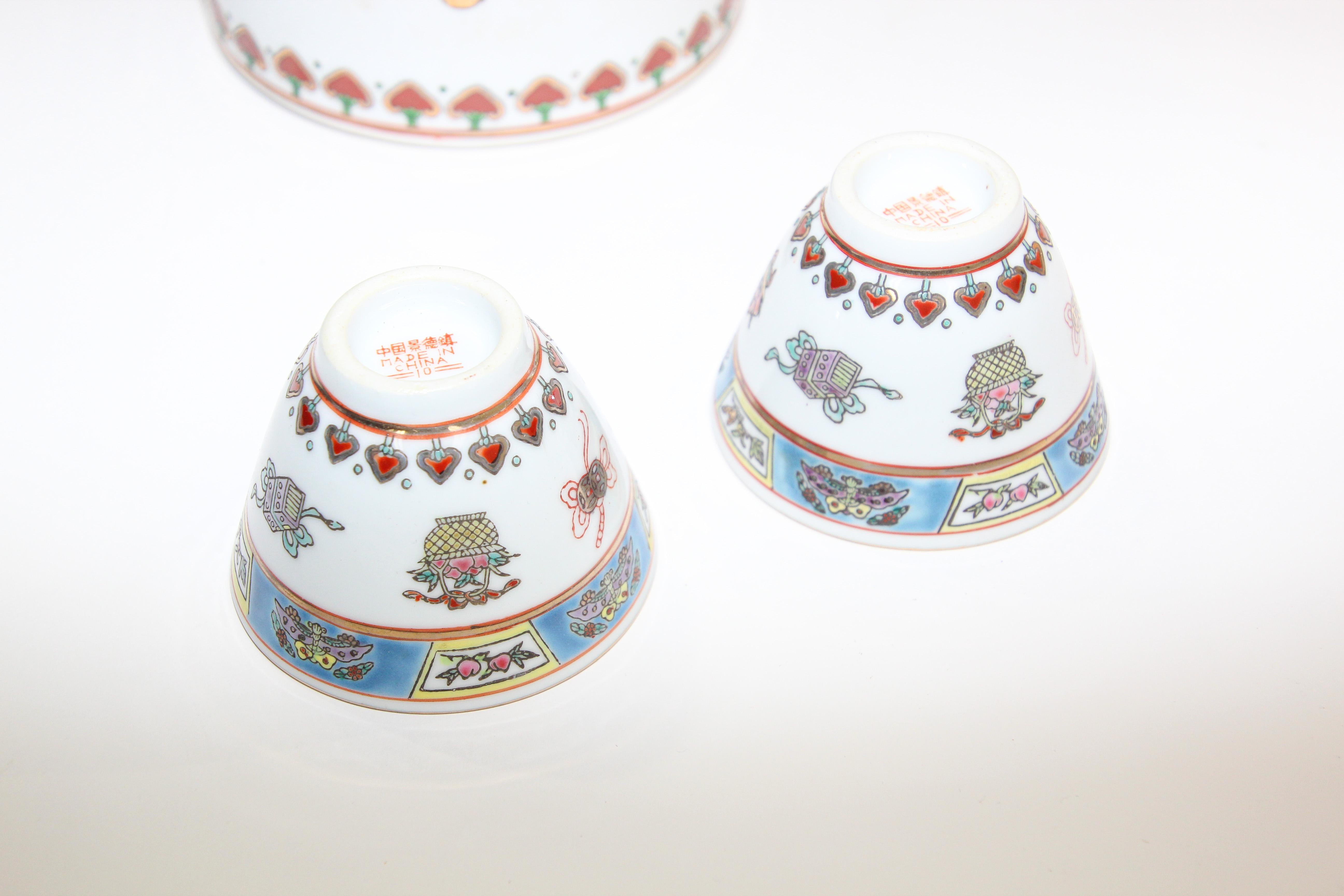 Vintage Chinese White Mun Shou Porcelain Tea Set in Basket In Good Condition In North Hollywood, CA