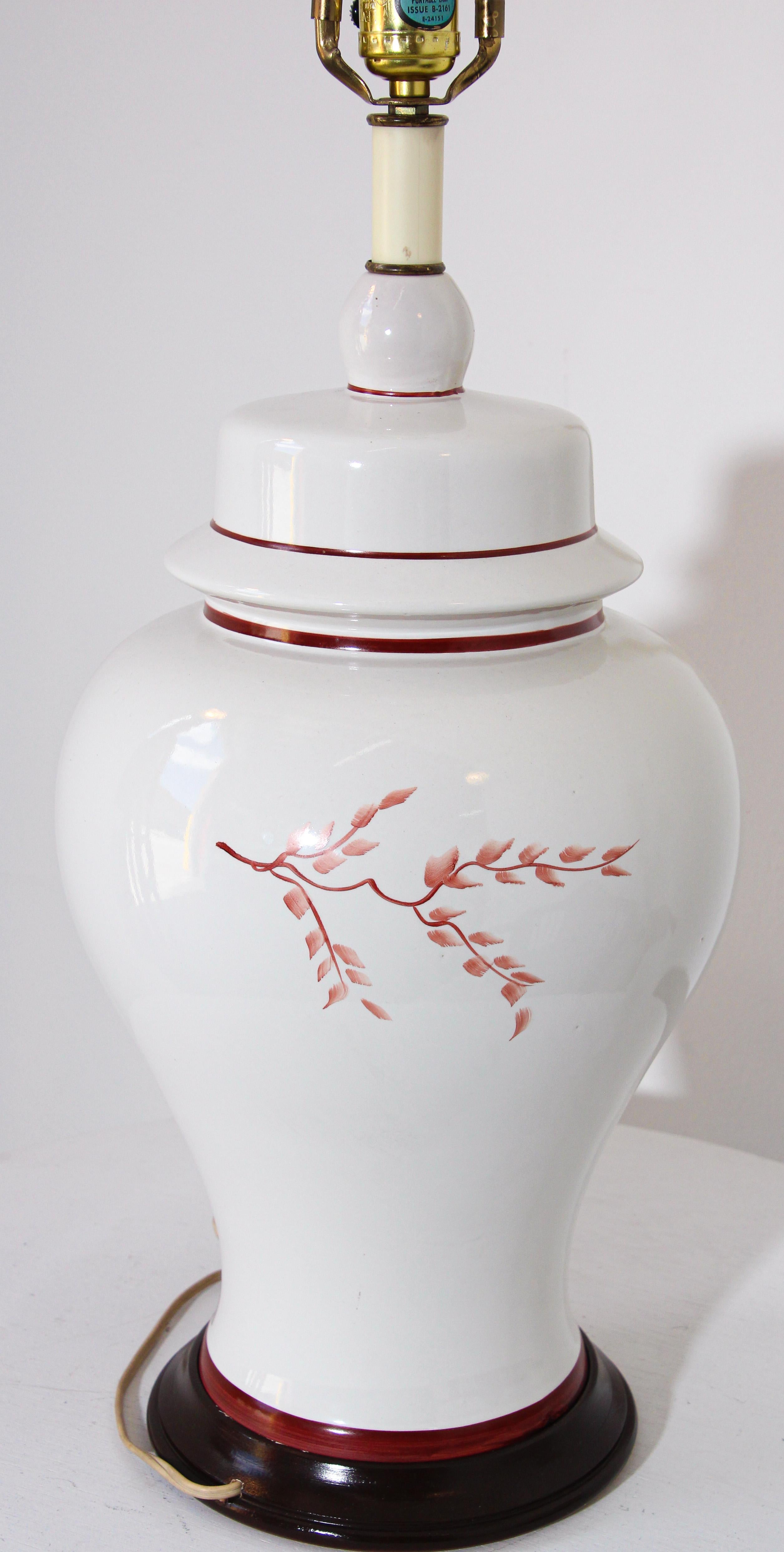 Vintage Chinese White Porcelain Jar Table Lamp For Sale 5