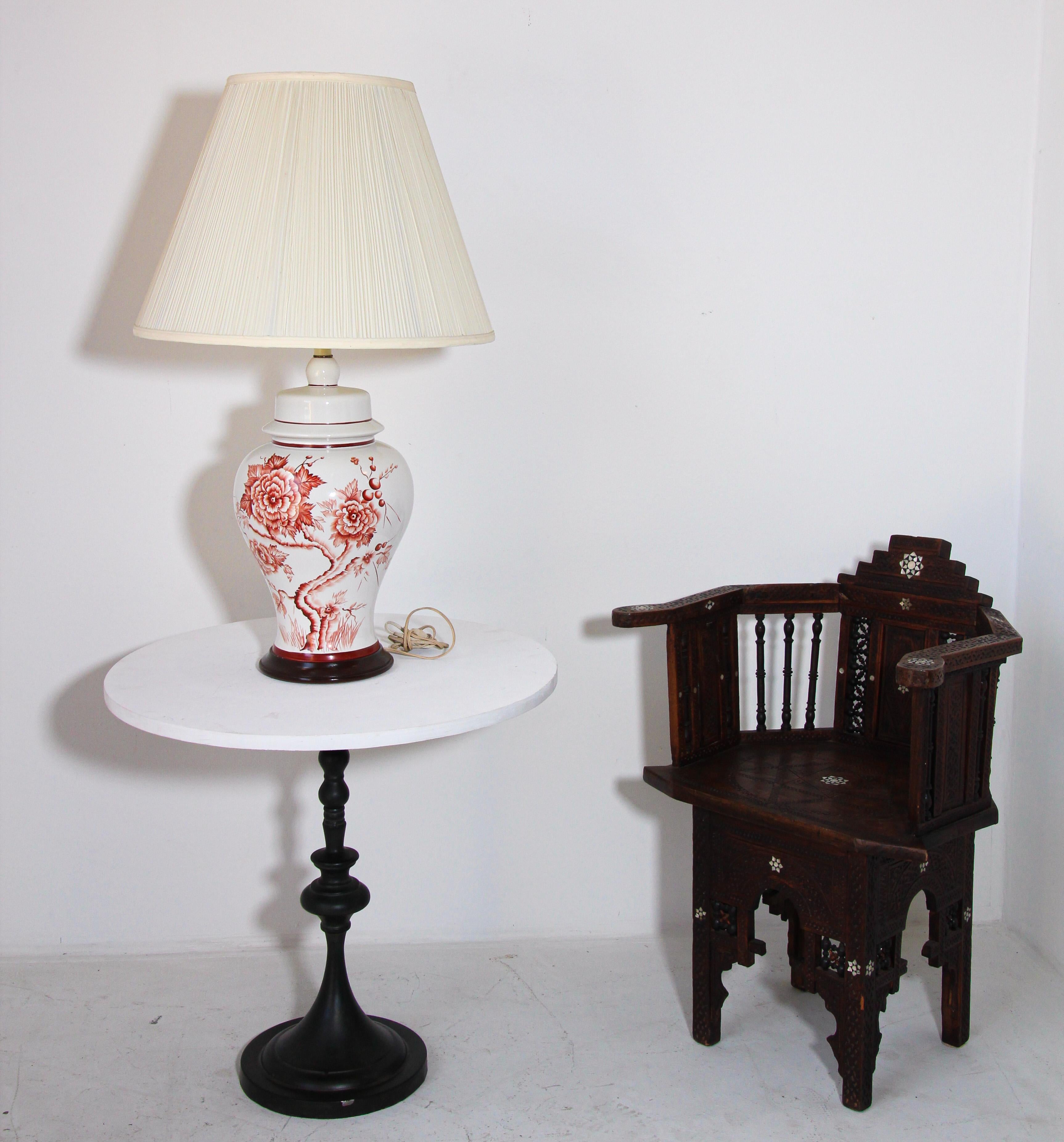 Lampe de bureau vintage en forme de jarre en porcelaine blanche chinoise en vente 6