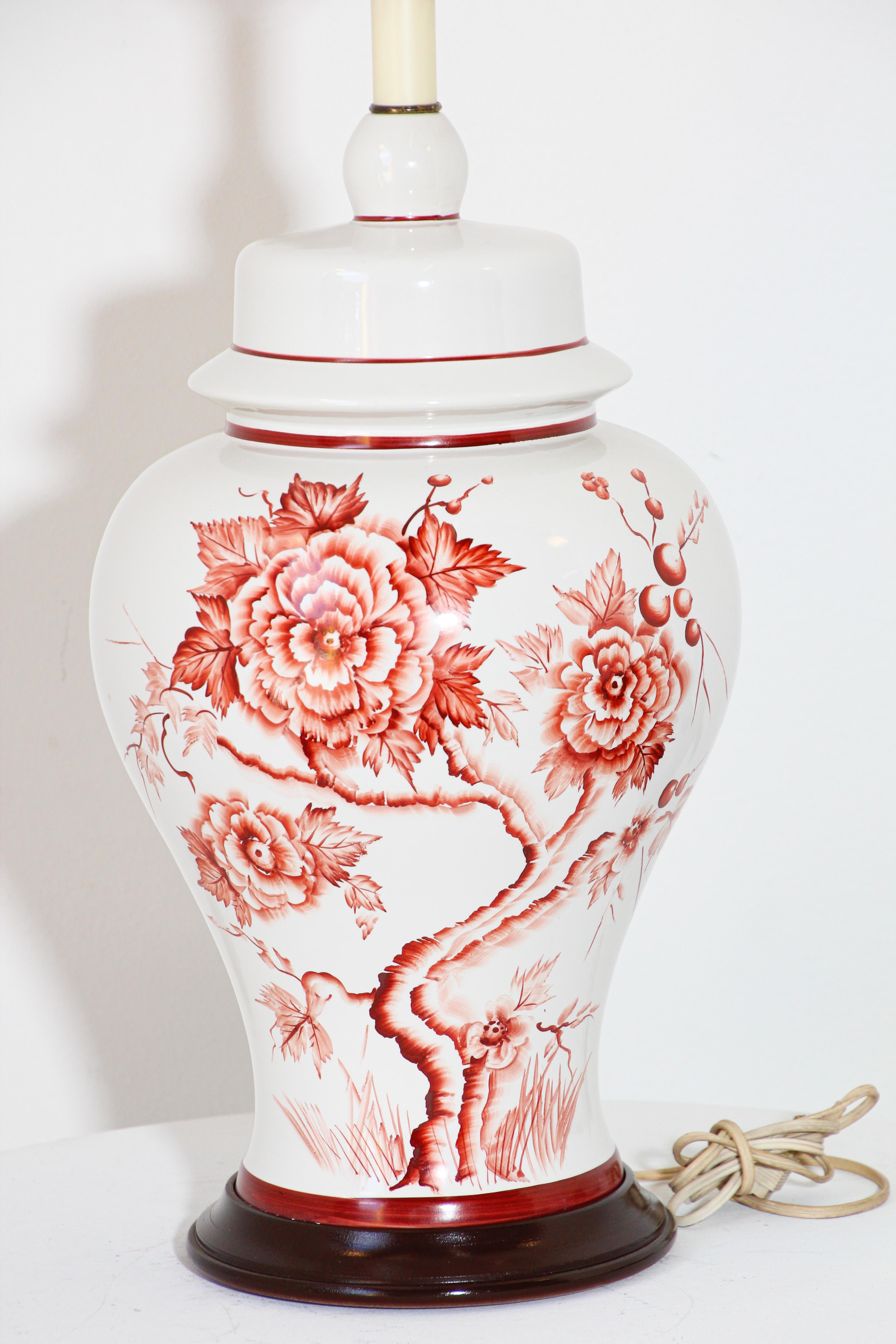 Fait main Lampe de bureau vintage en forme de jarre en porcelaine blanche chinoise en vente