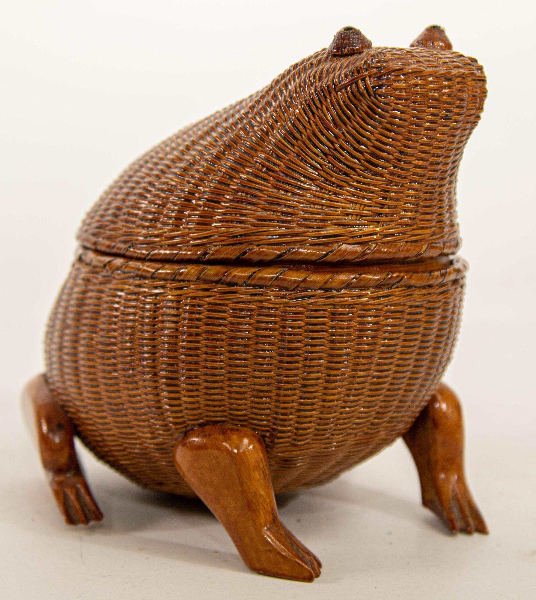Vintage Chinese Wicker Rattan Frog Shape Lidded Trinket Box 4