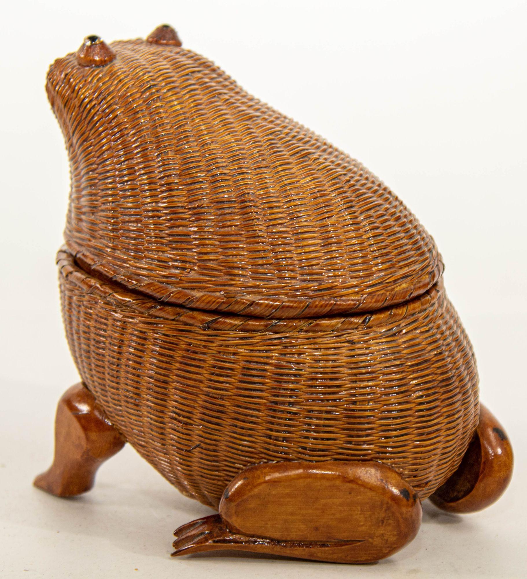 Vintage Chinese Wicker Rattan Frog Shape Lidded Trinket Box 6