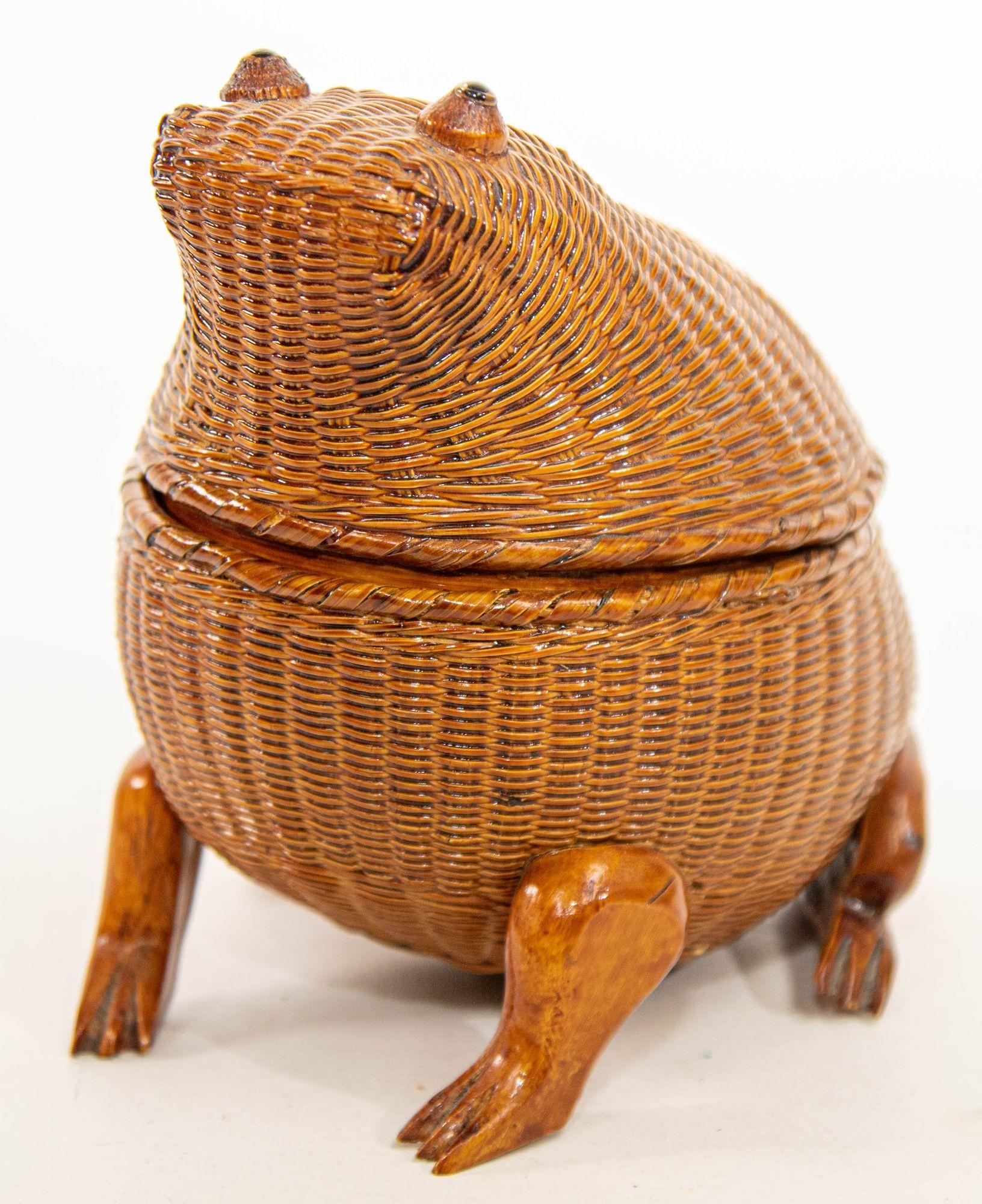 Vintage Chinese Wicker Rattan Frog Shape Lidded Trinket Box 7