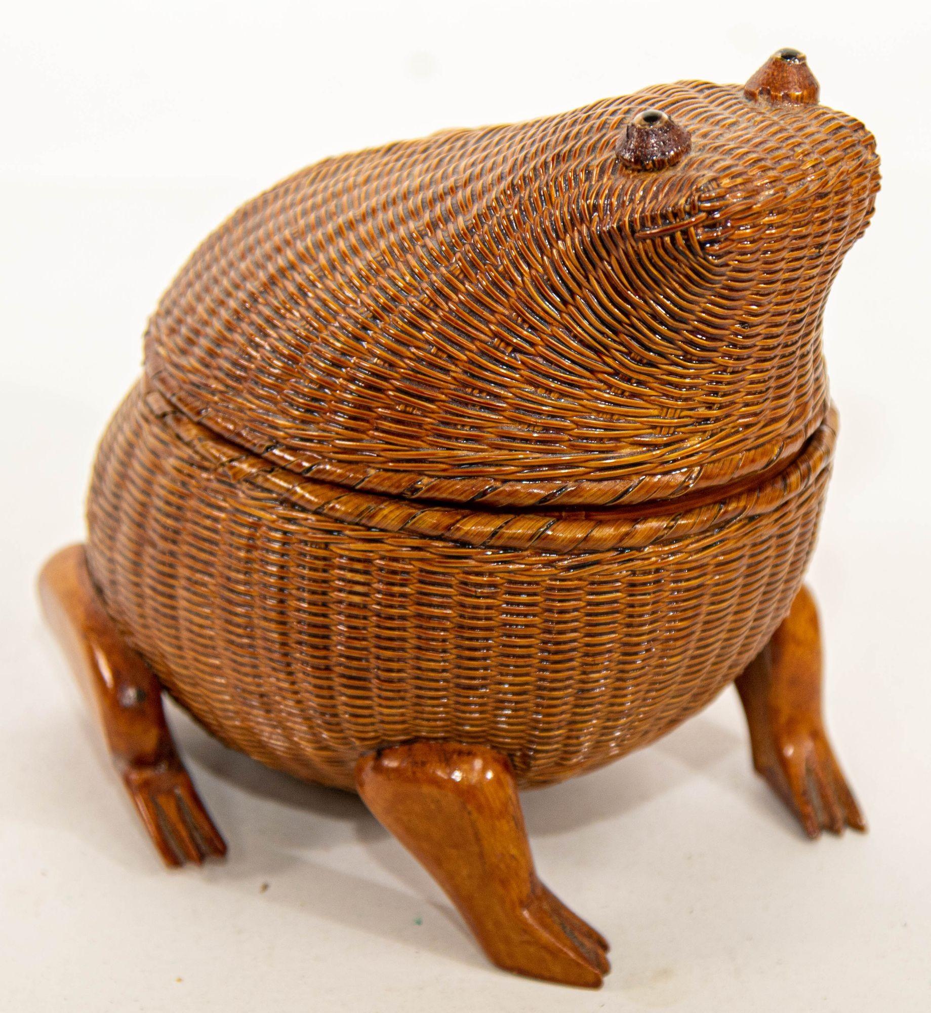 Vintage Chinese Wicker Rattan Frog Shape Lidded Trinket Box 8