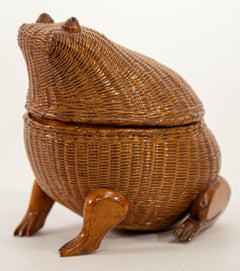 Vintage Chinese Wicker Rattan Frog Shape Lidded Trinket Box
