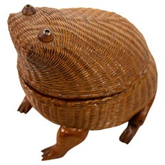 Vintage Chinese Wicker Rattan Frog Shape Lidded Trinket Box
