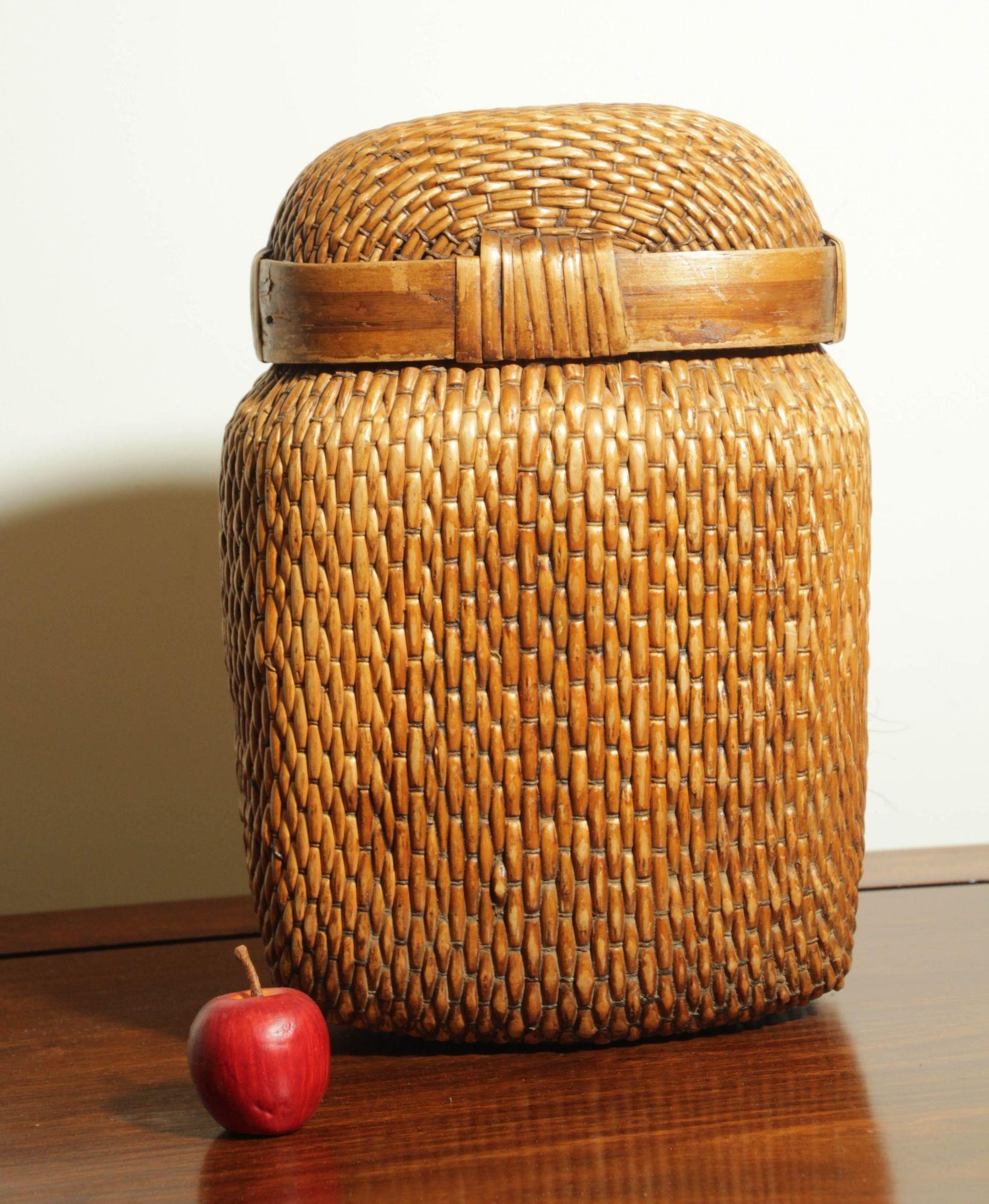 Panier pêcheur chinois vintage tissé en saule, récipient de rangement asiatique en vente 3