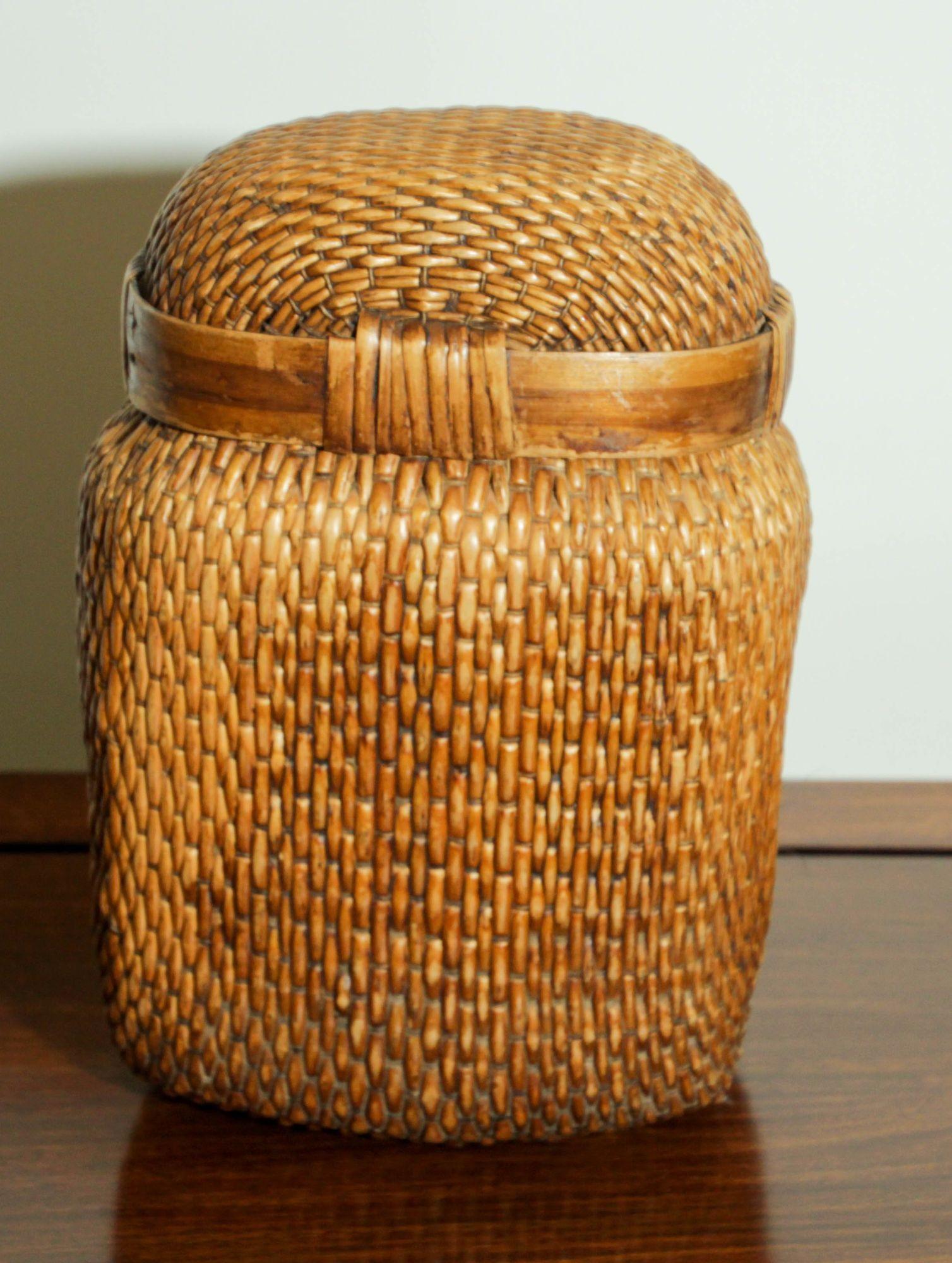 Exportation chinoise Panier pêcheur chinois vintage tissé en saule, récipient de rangement asiatique en vente