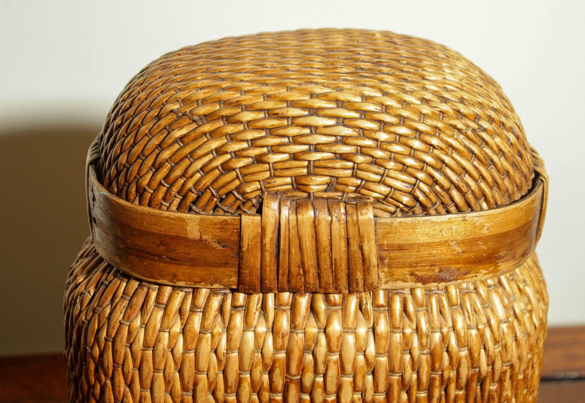 Fait main Panier pêcheur chinois vintage tissé en saule, récipient de rangement asiatique en vente