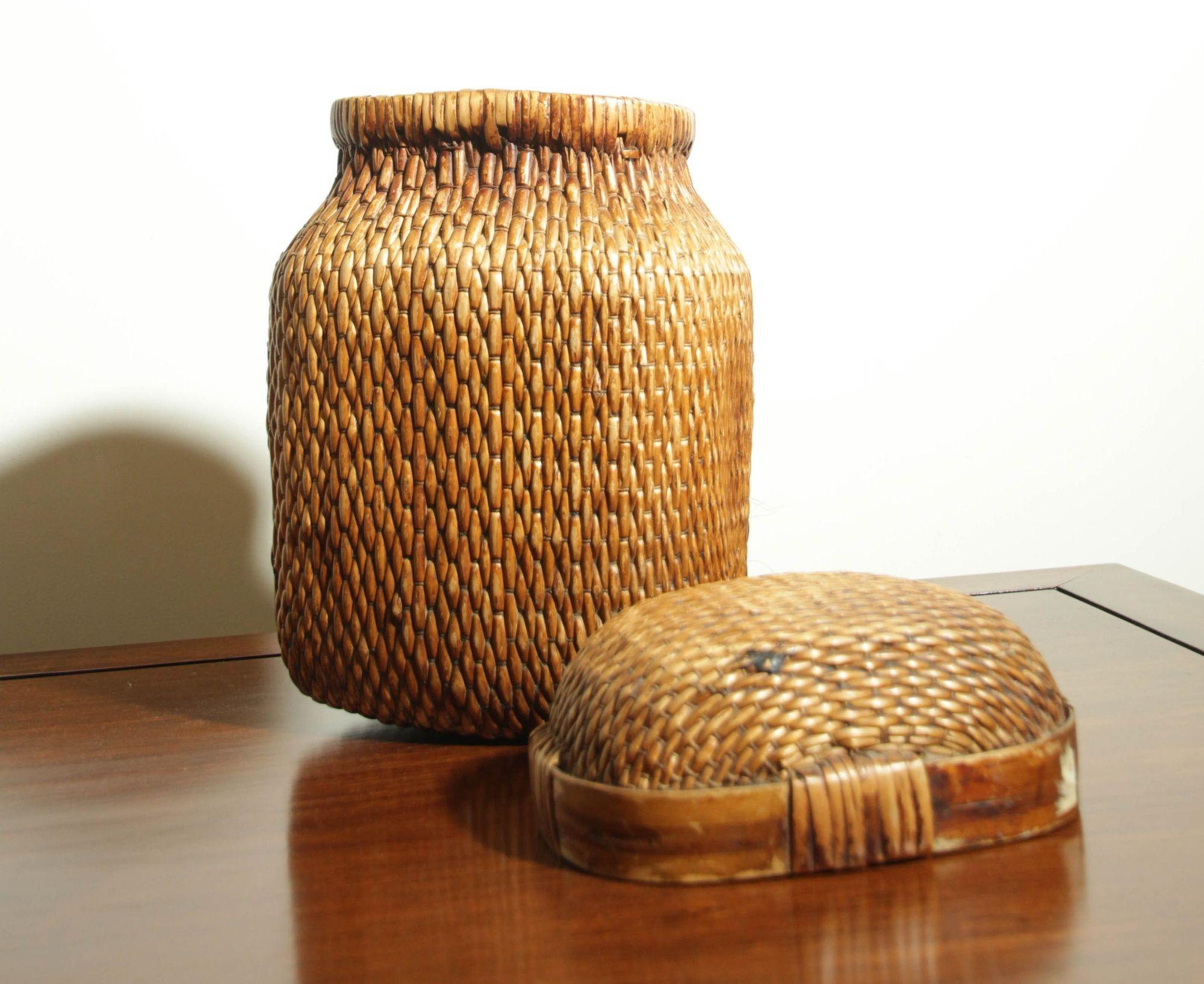Panier pêcheur chinois vintage tissé en saule, récipient de rangement asiatique en vente 1