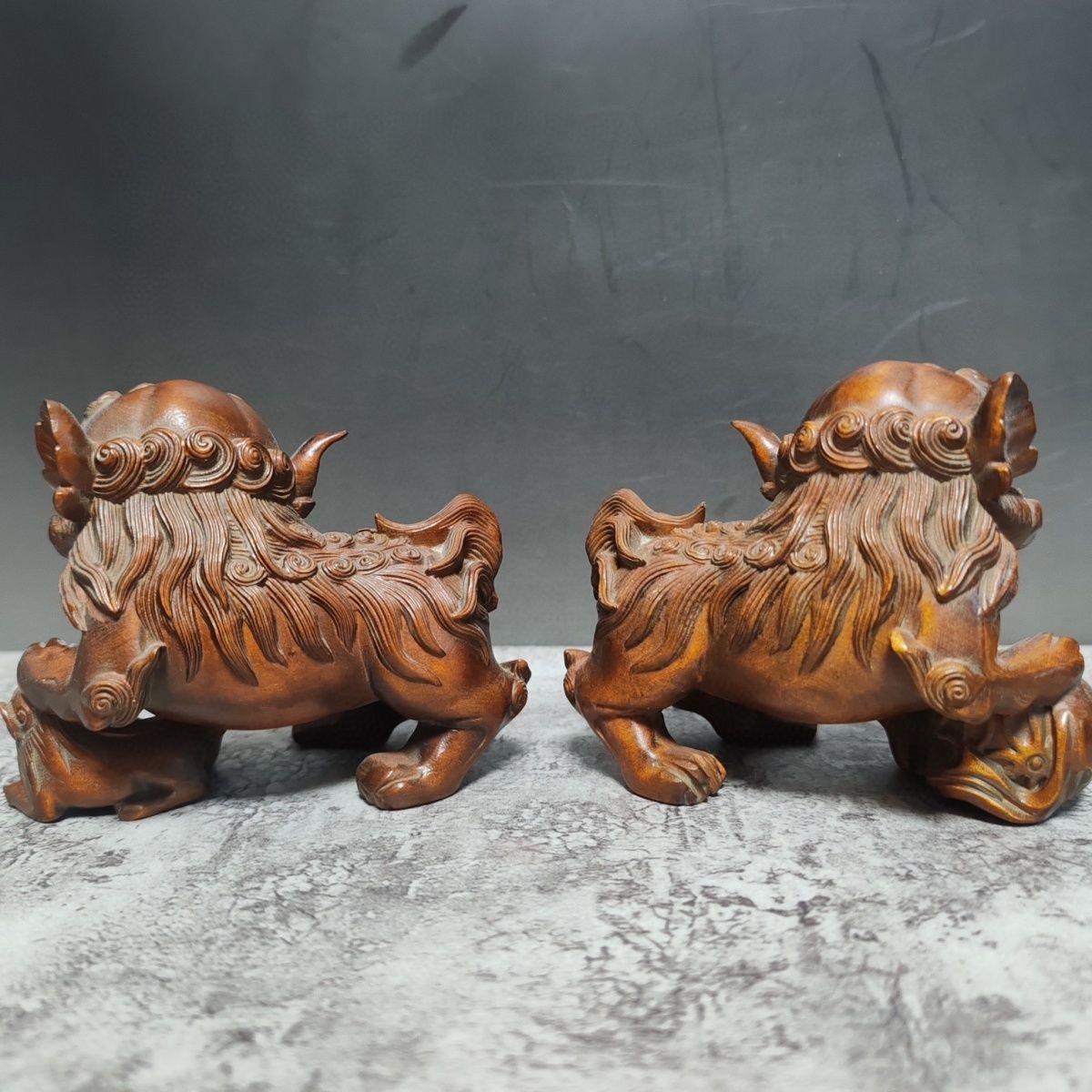 Vintage Chinesisch Holzschnitzerei Löwen Skulpturen Paar im Angebot 1