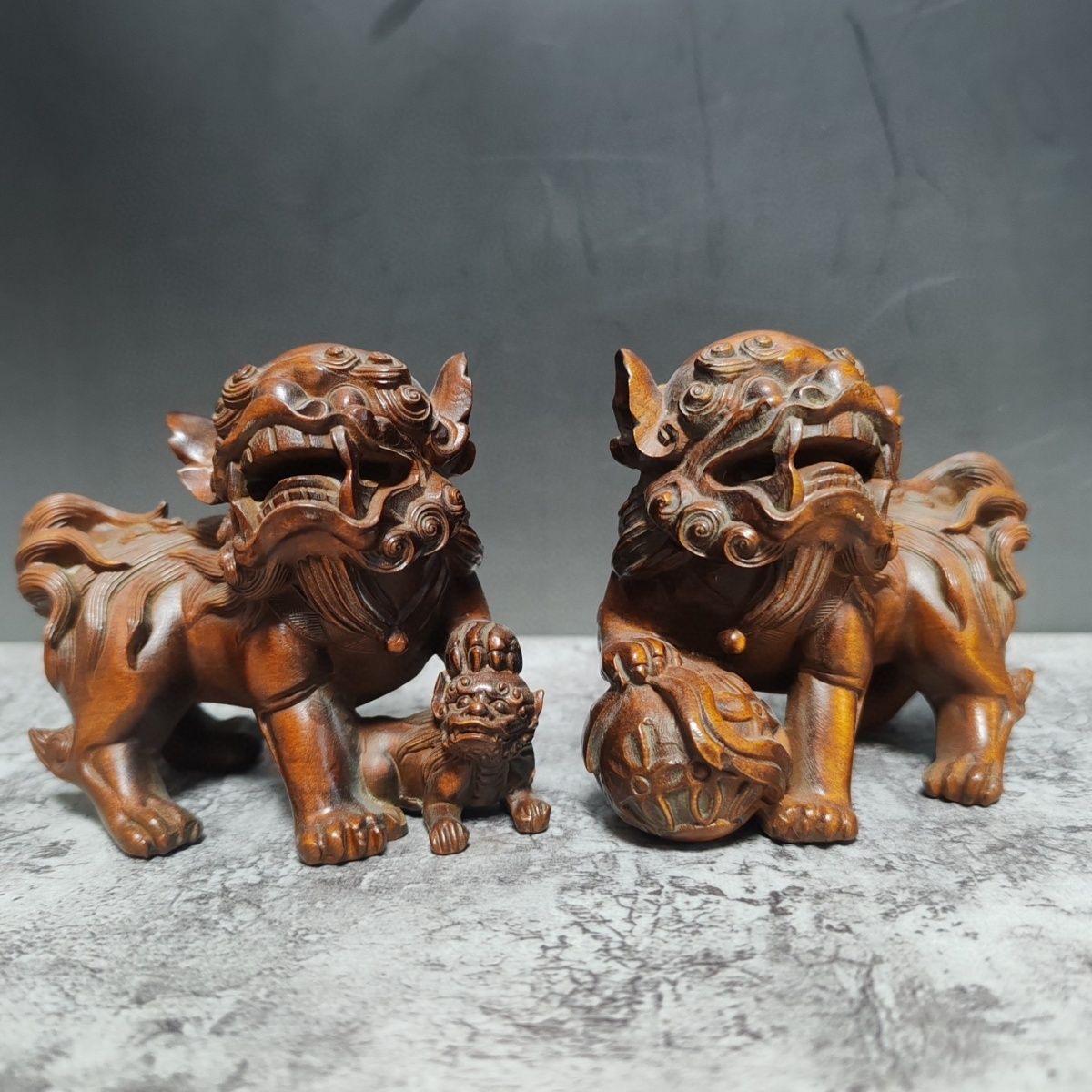 Vintage Chinesisch Holzschnitzerei Löwen Skulpturen Paar im Angebot 2