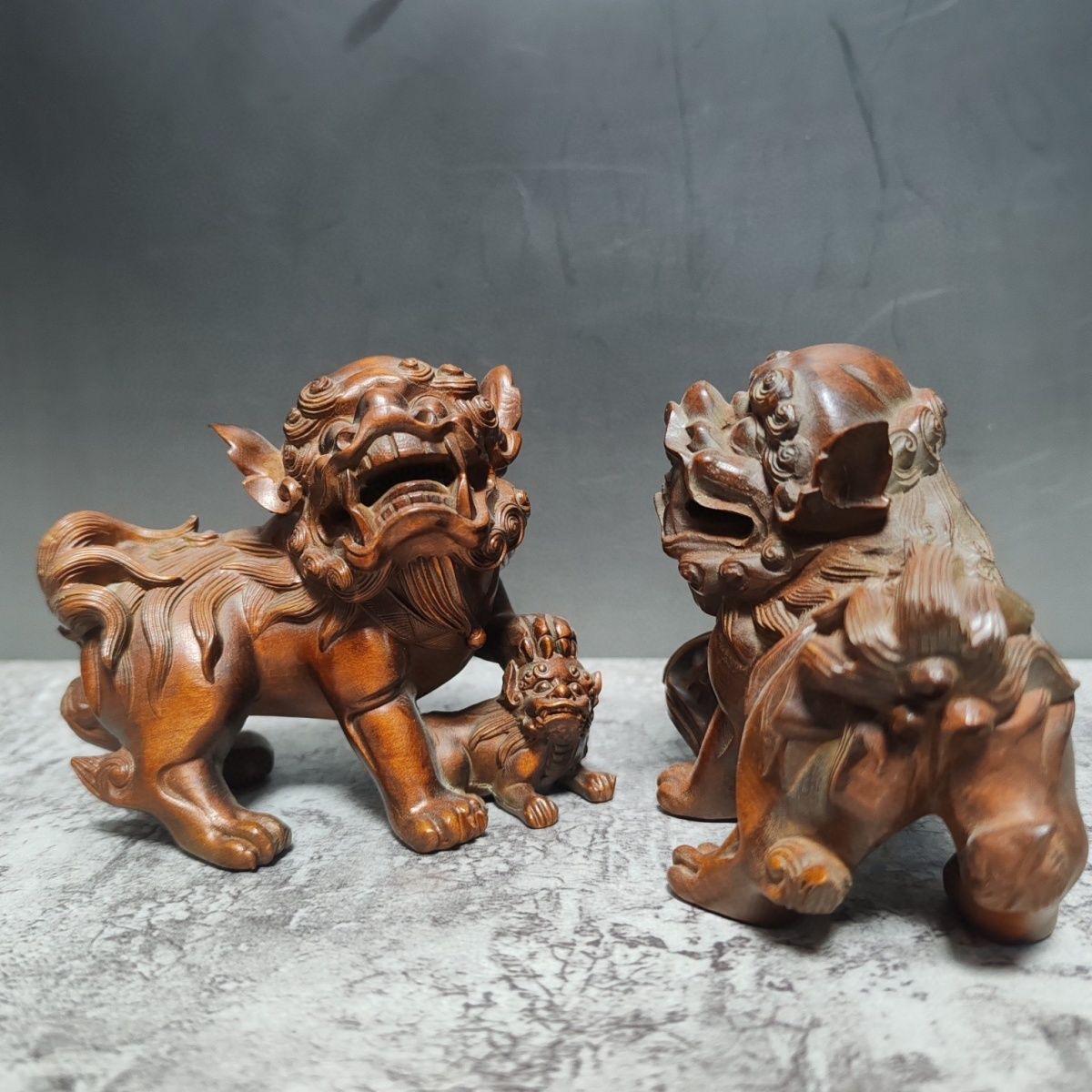 Vintage Chinesisch Holzschnitzerei Löwen Skulpturen Paar im Angebot 4
