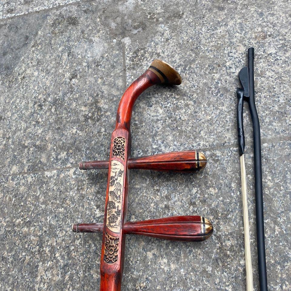 Vintage Chinese Wood Er Hu Musical Instrument In Fair Condition For Sale In 景德镇市, CN