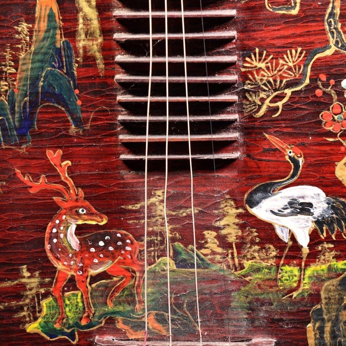 Vintage Chinese Wood Lacquer Longevity Patterns Musikinstrument Yue Qin im Angebot 4