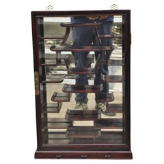 Petit meuble de curiosité chinois vintage en bois à une porte avec miroir
