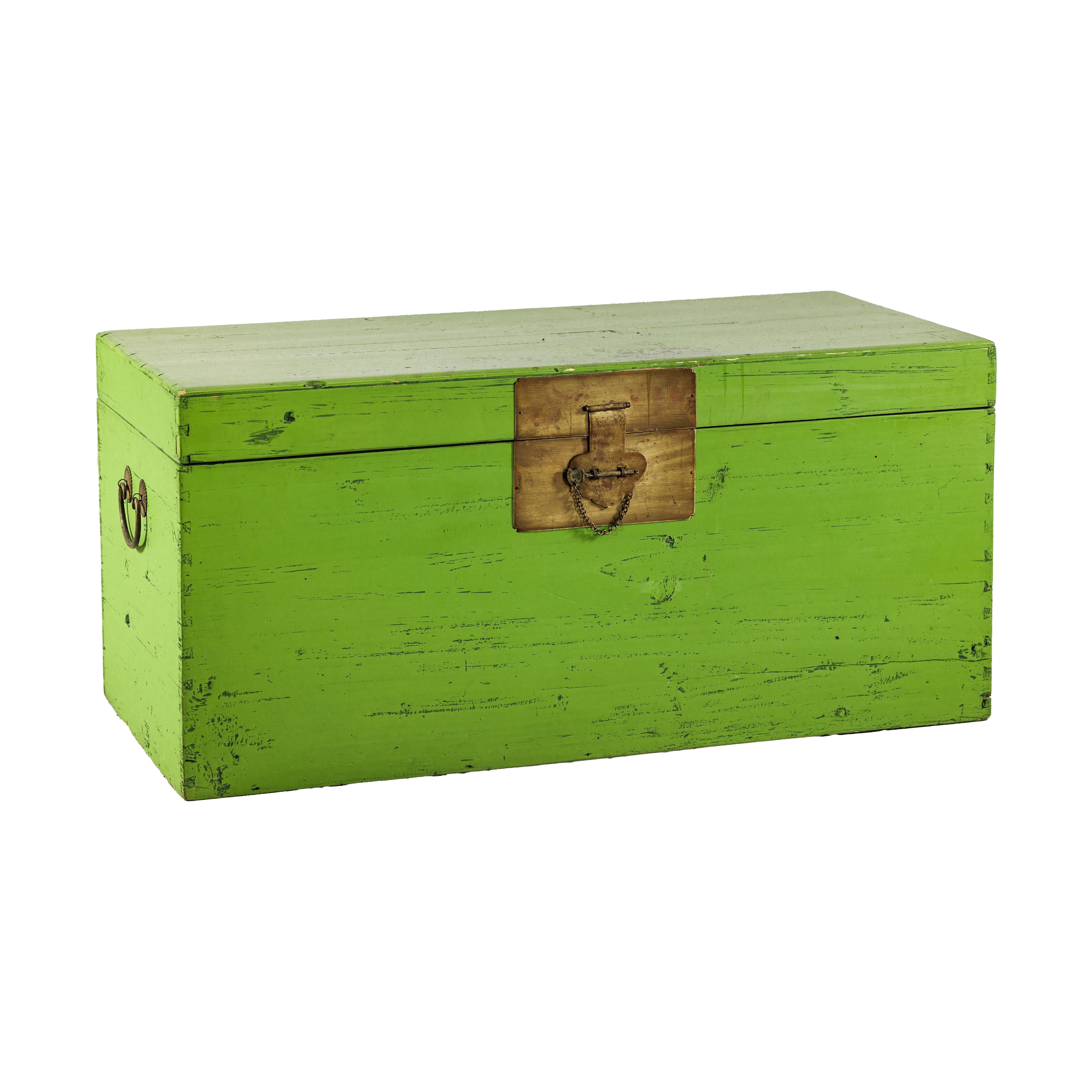 Vintage Chinese Wooden Trunk with Bright Green Finish and Brass Hardware For Sale 13