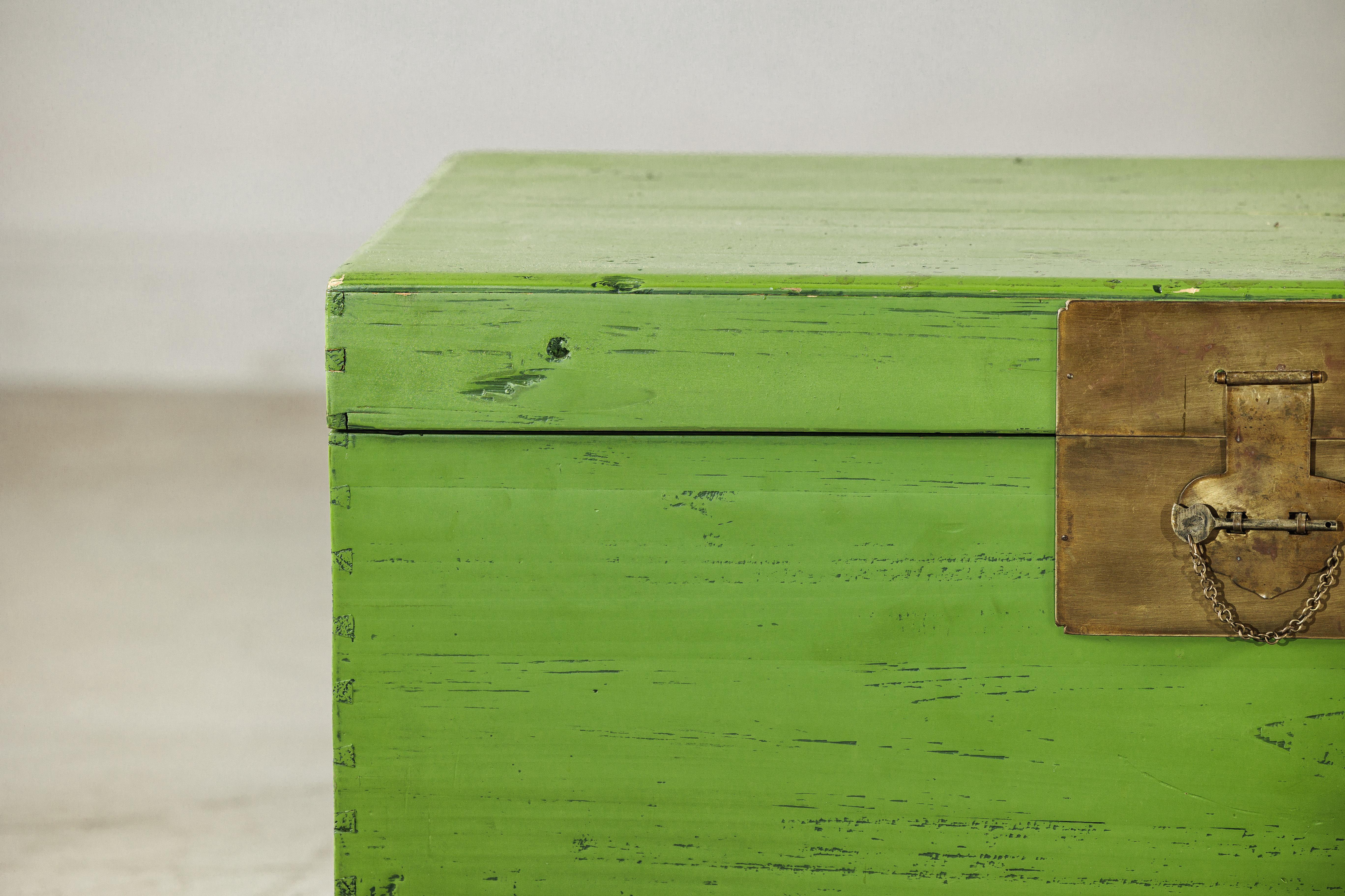 20th Century Vintage Chinese Wooden Trunk with Bright Green Finish and Brass Hardware For Sale