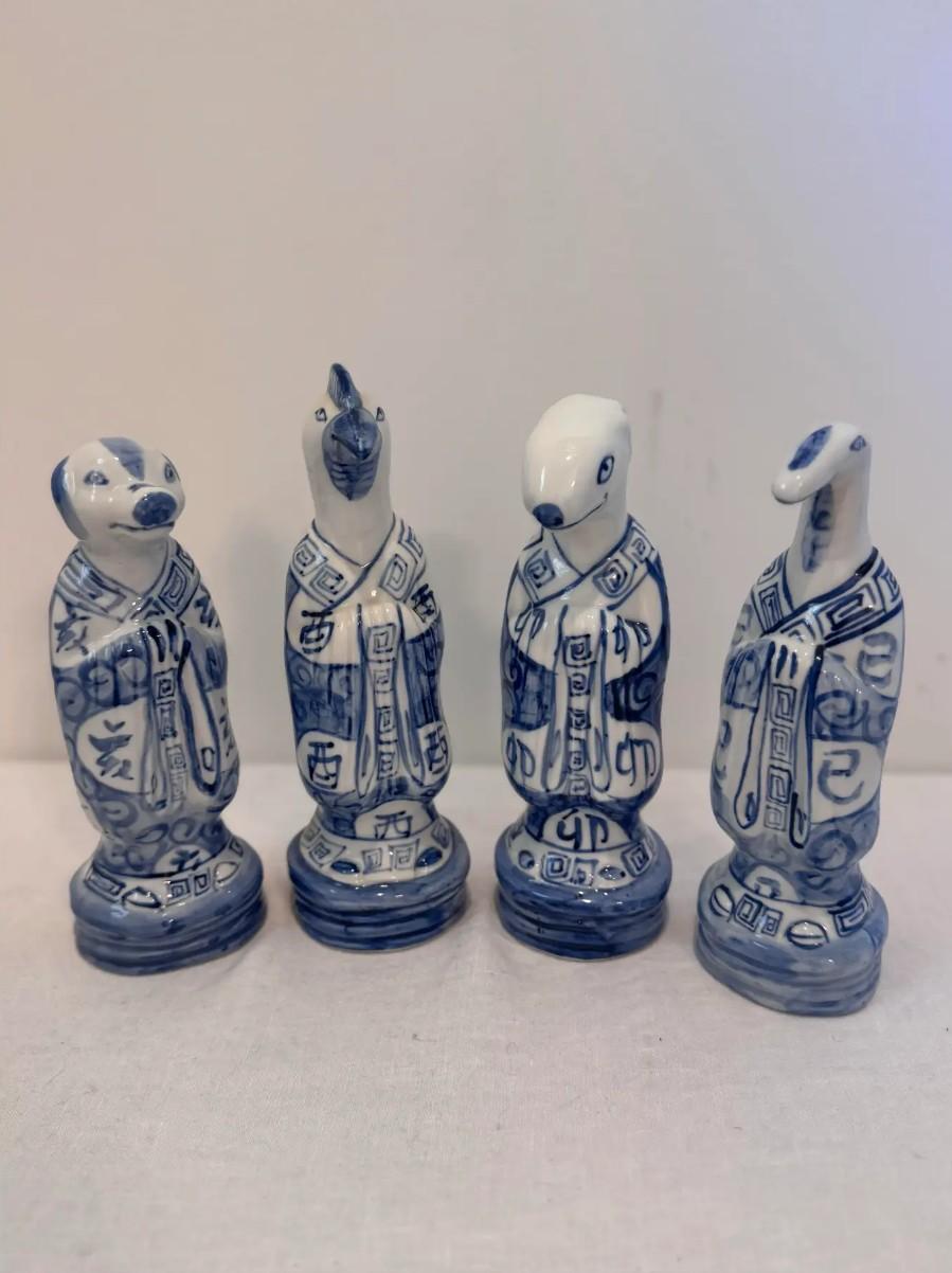 Statuette Zodiac cinesi vintage in bianco e blu - Set di 4 statue in vendita 3