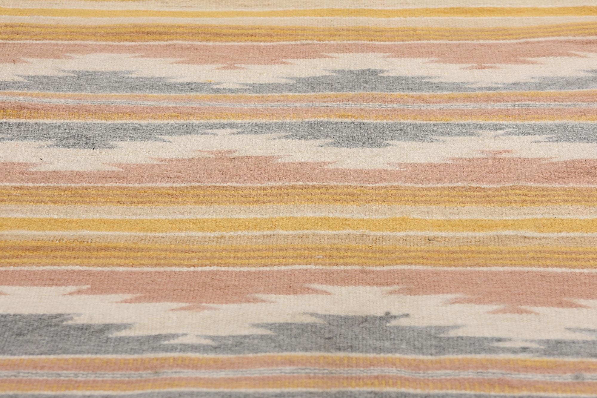 Hand-Woven Vintage Chinle Navajo-Style Rug, 02'11 x 04'11 For Sale