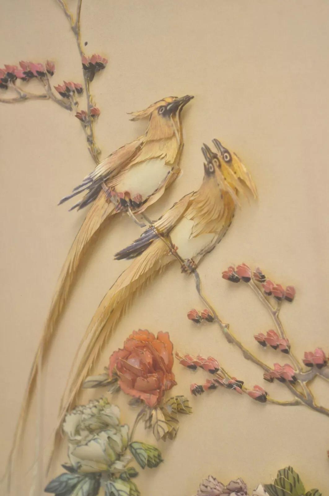 20ième siècle Paire de cadres d'art vintage en relief papier 3D asiatique de style Chinoiserie avec oiseaux en vente