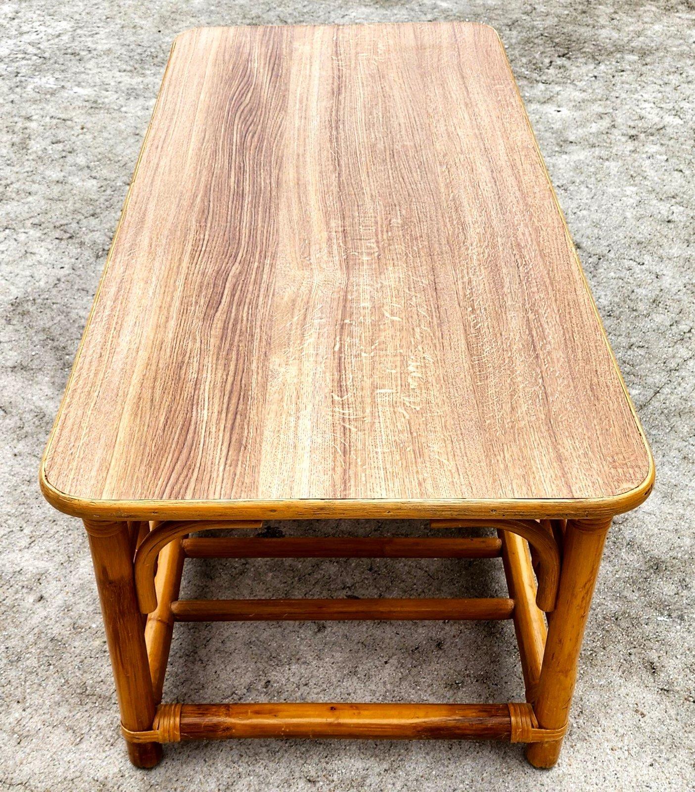 Cineserie Vintage Chinoiserie Asian Bamboo Rattan Coffee Table in vendita