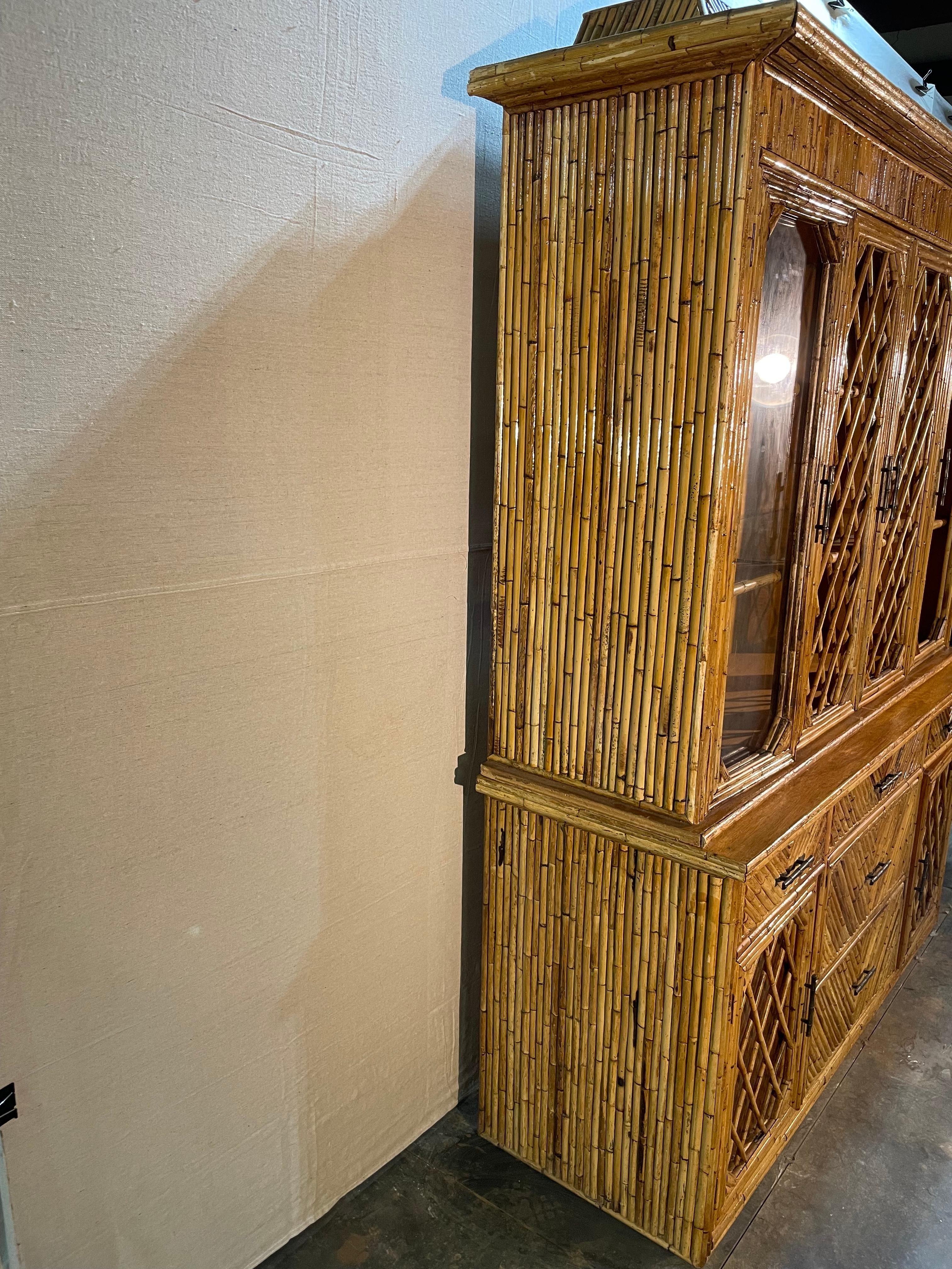 Vintage Chinoiserie-Bambus-Schrank im Zustand „Gut“ im Angebot in Augusta, GA